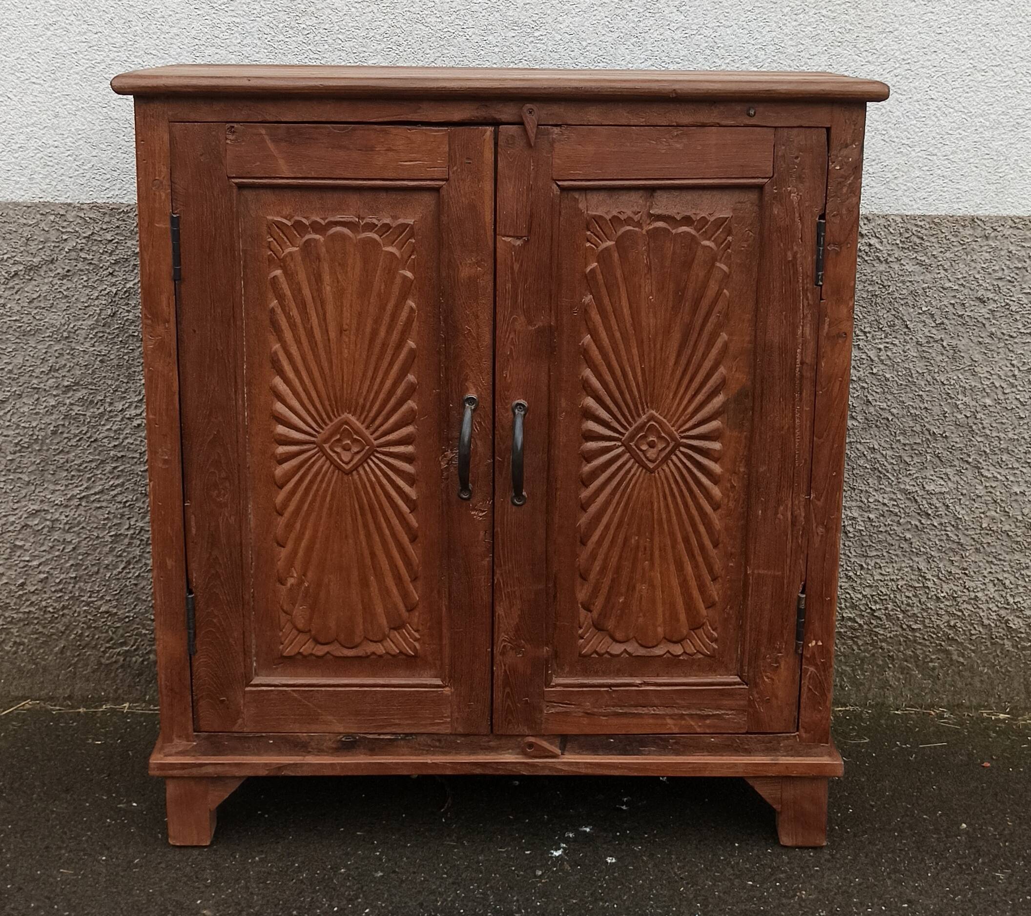 Old wooden chest of drawers