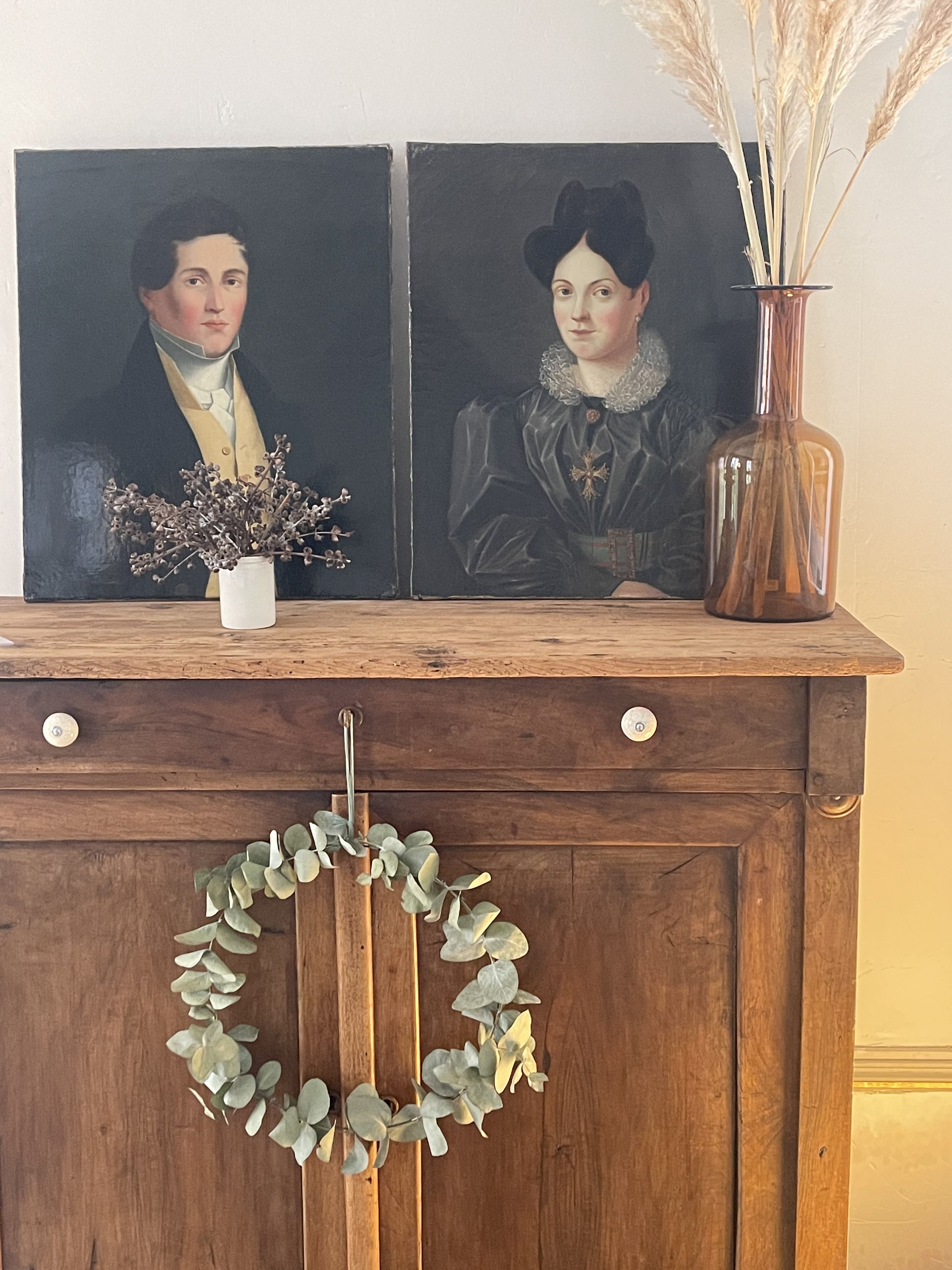 Duo portraits of a young couple painting on oil