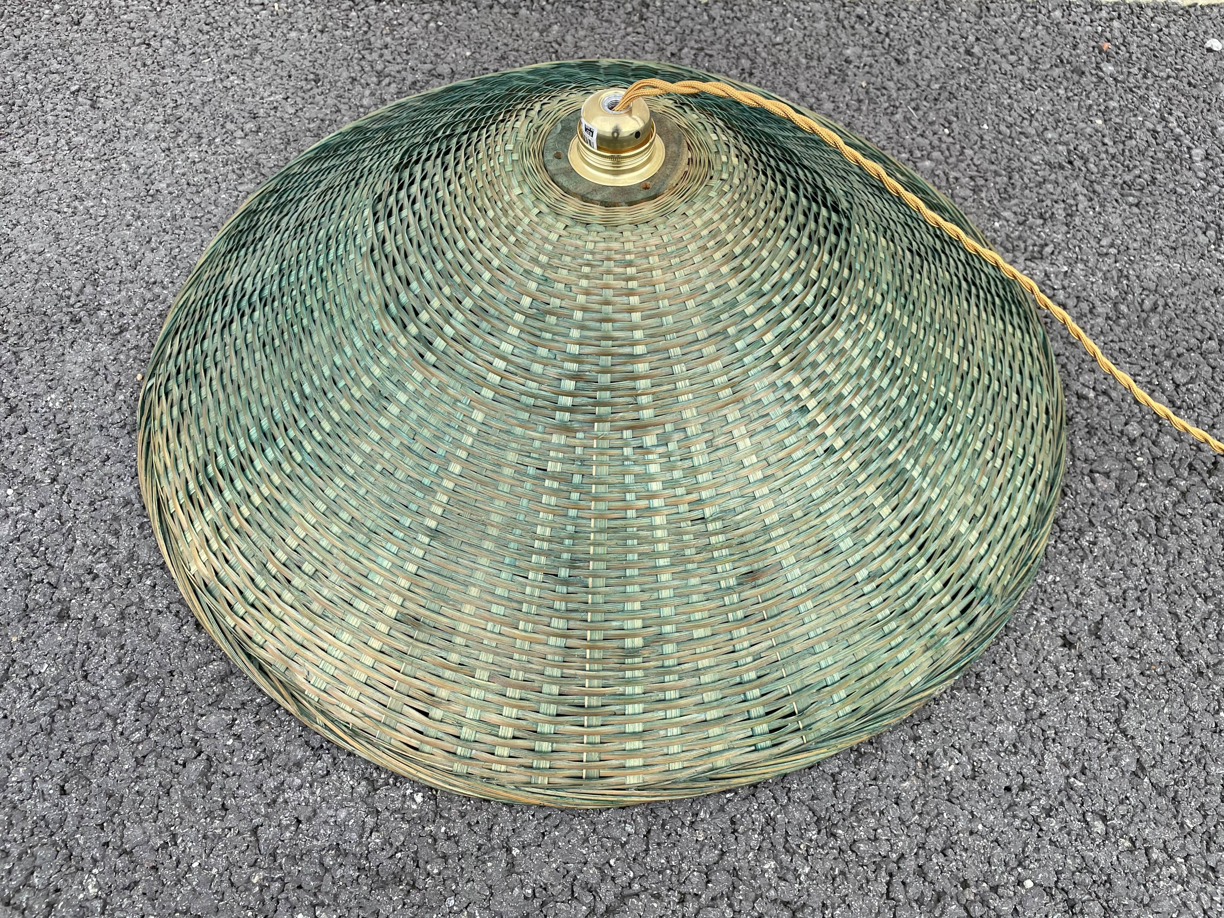 Suspension in green braided rattan