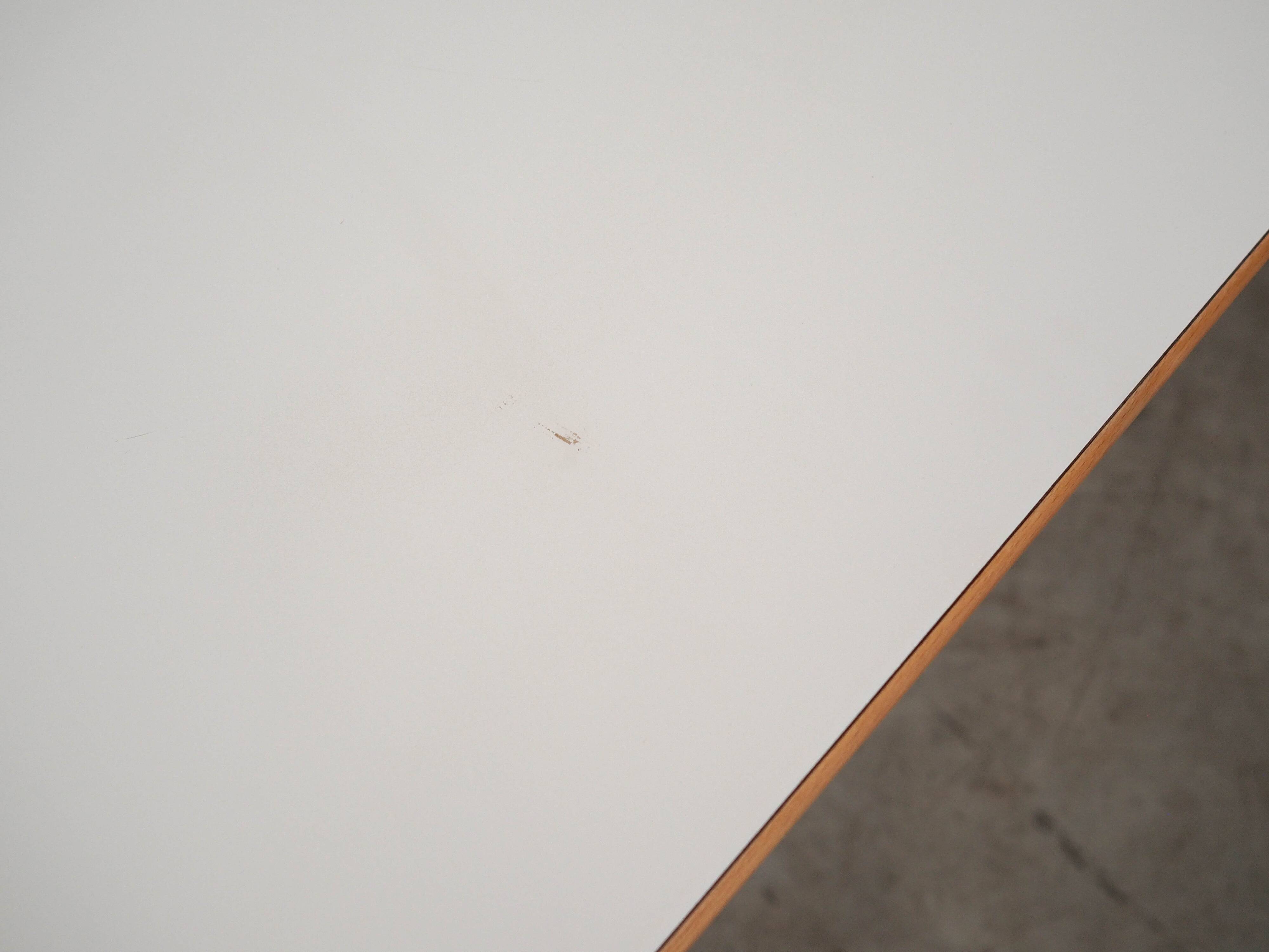 Table laminée, design danois, 2000, fabriquée par Randers Møbelfabrik