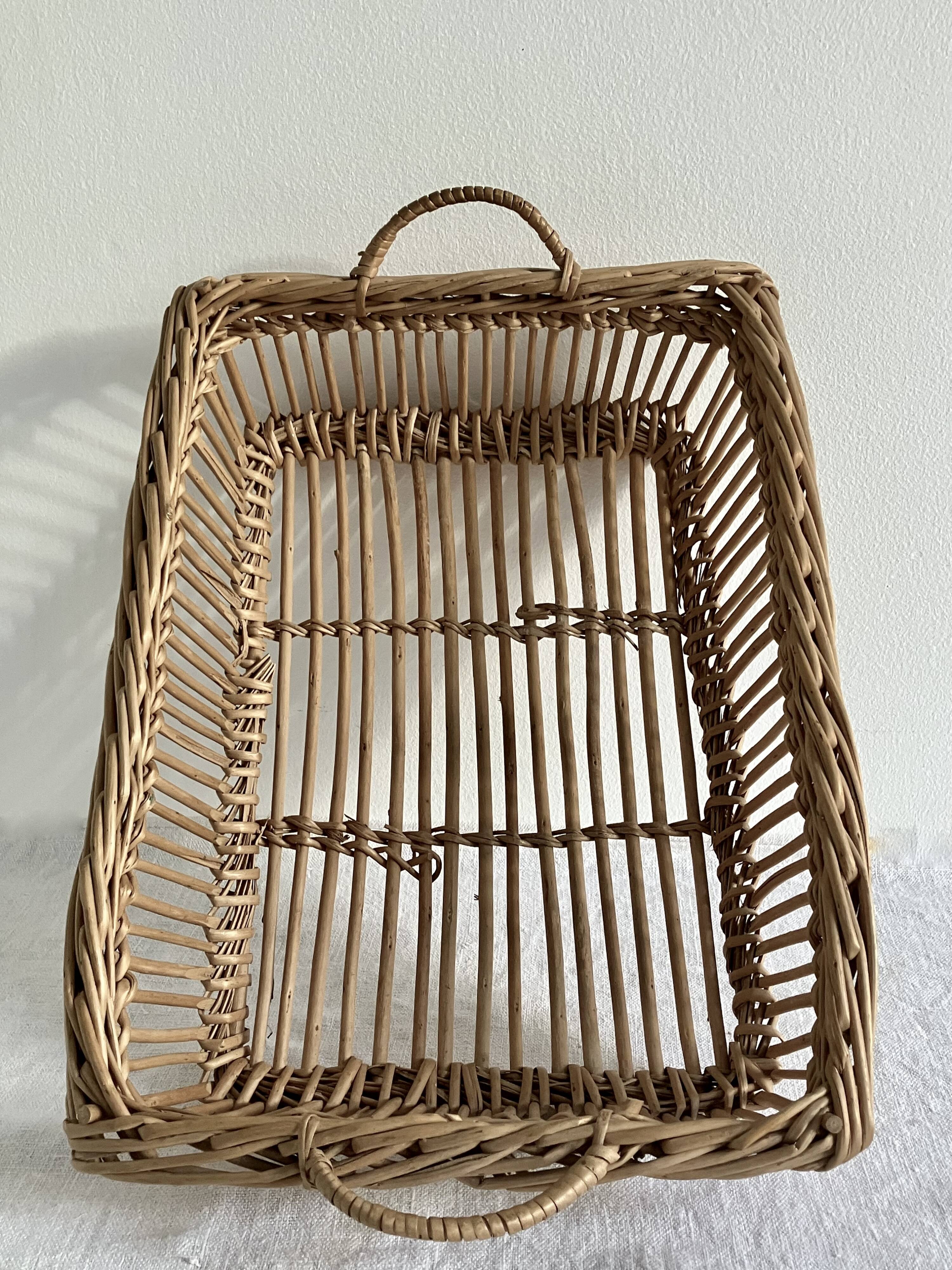 Woven wicker basket