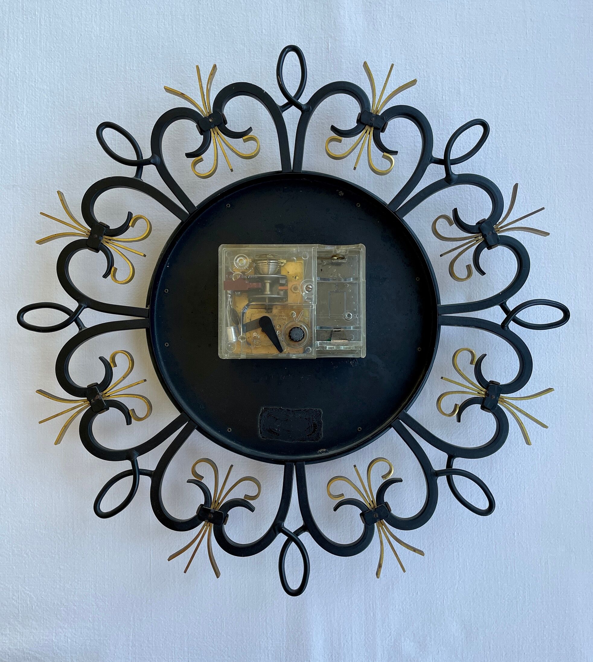 Wall clock Featured from the 60s