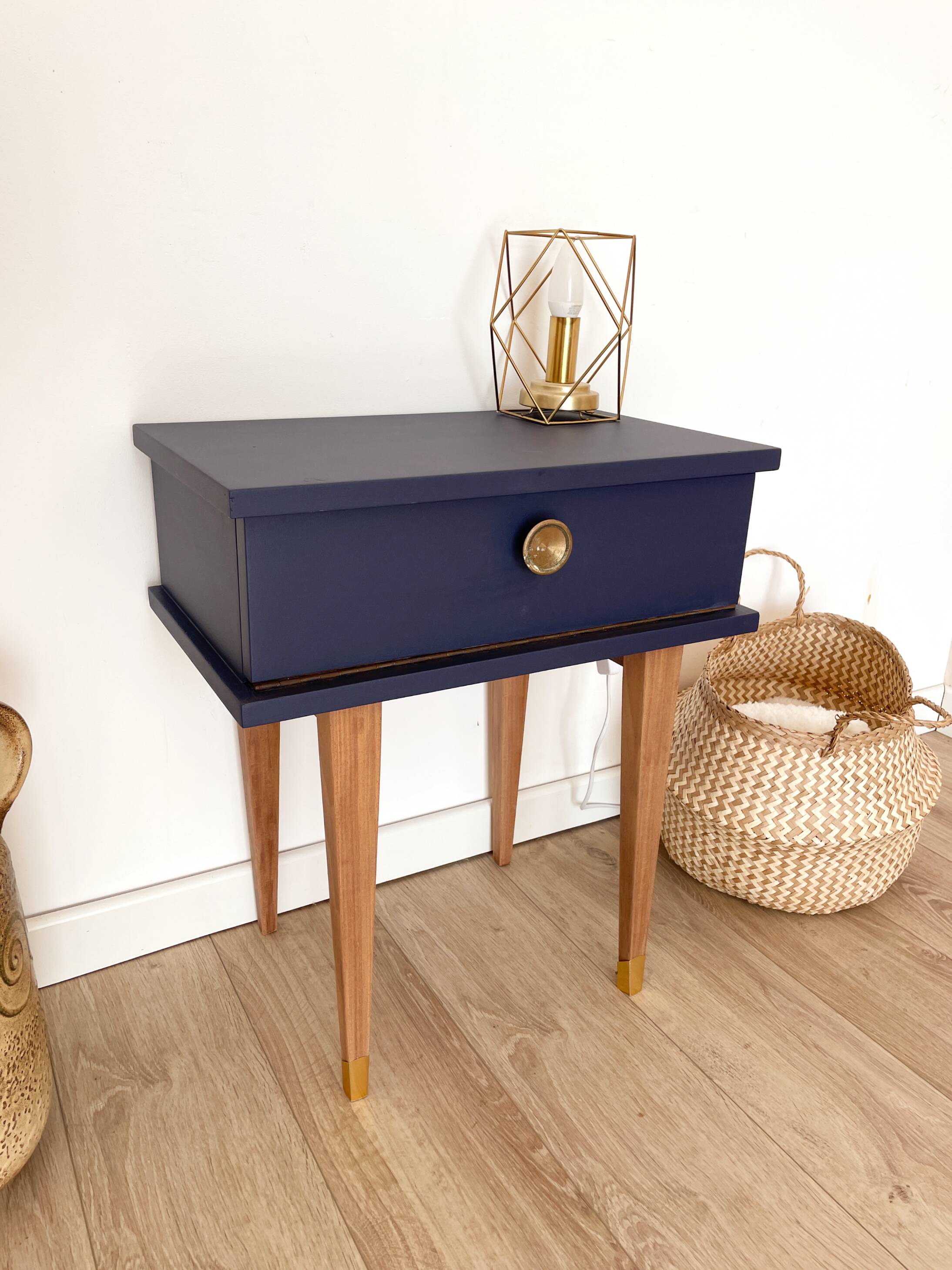 Vintage bedside table, tapered legs - Sèvres blue
