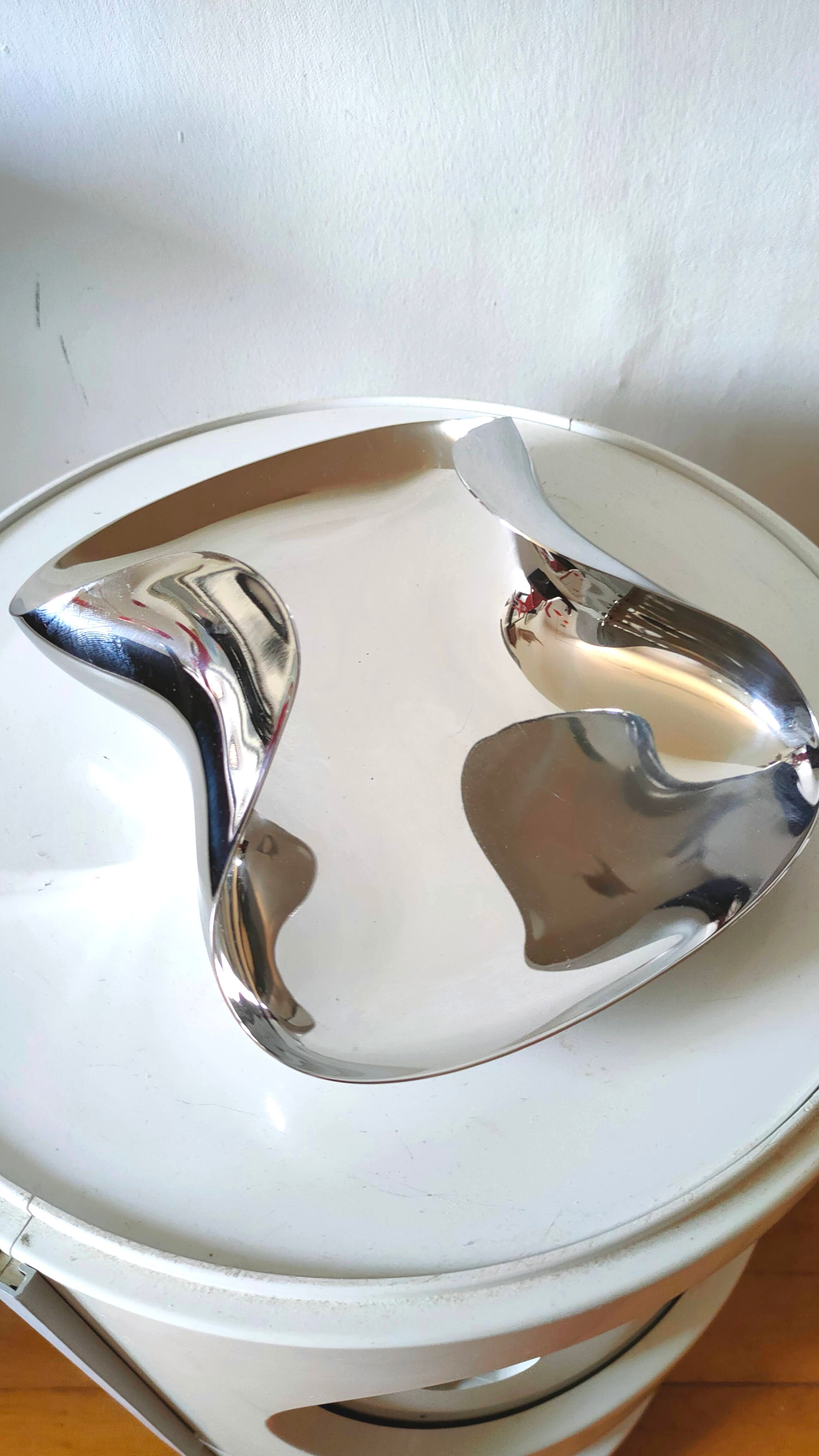 Marli fruit holder designed by Steven Blaess for Alessi 2008