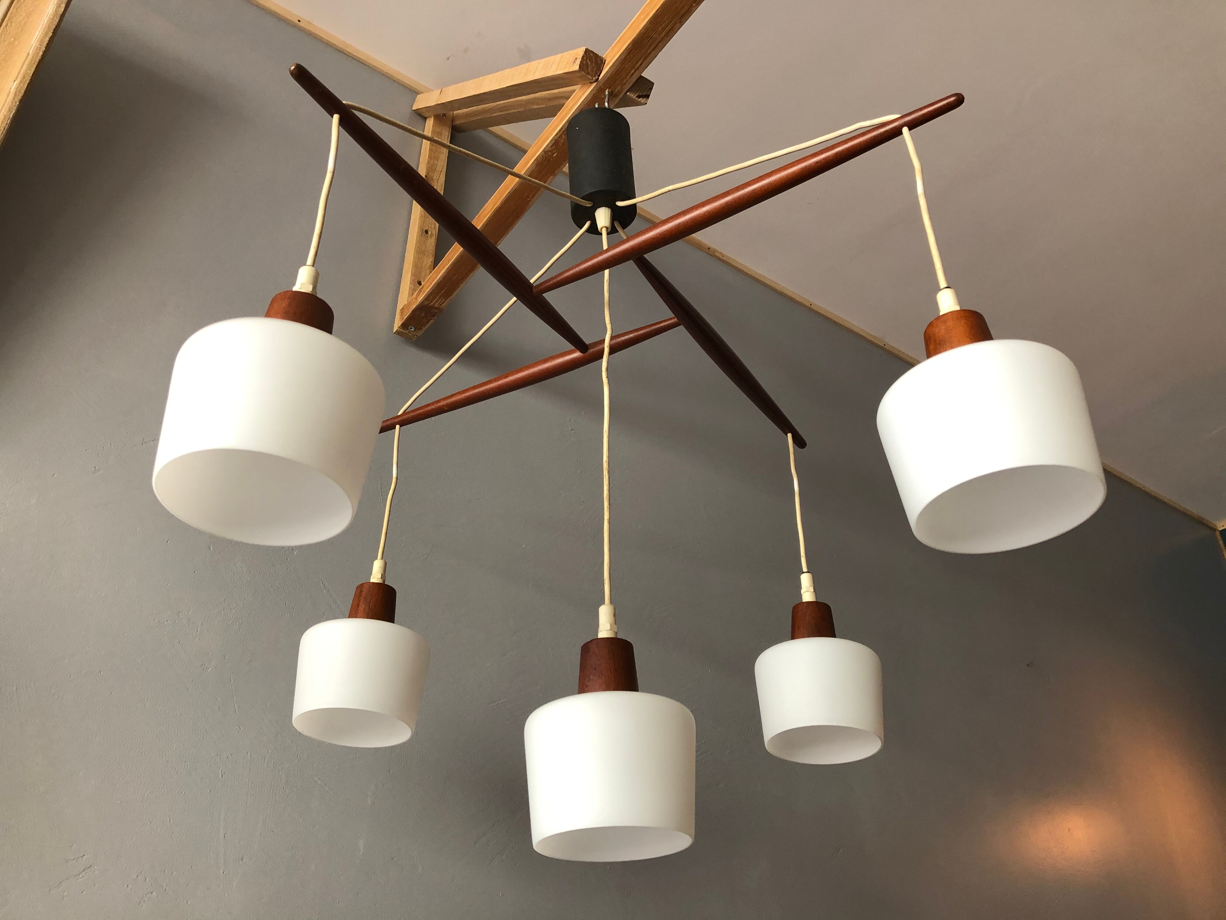 Scandinavian hanging 5 fires