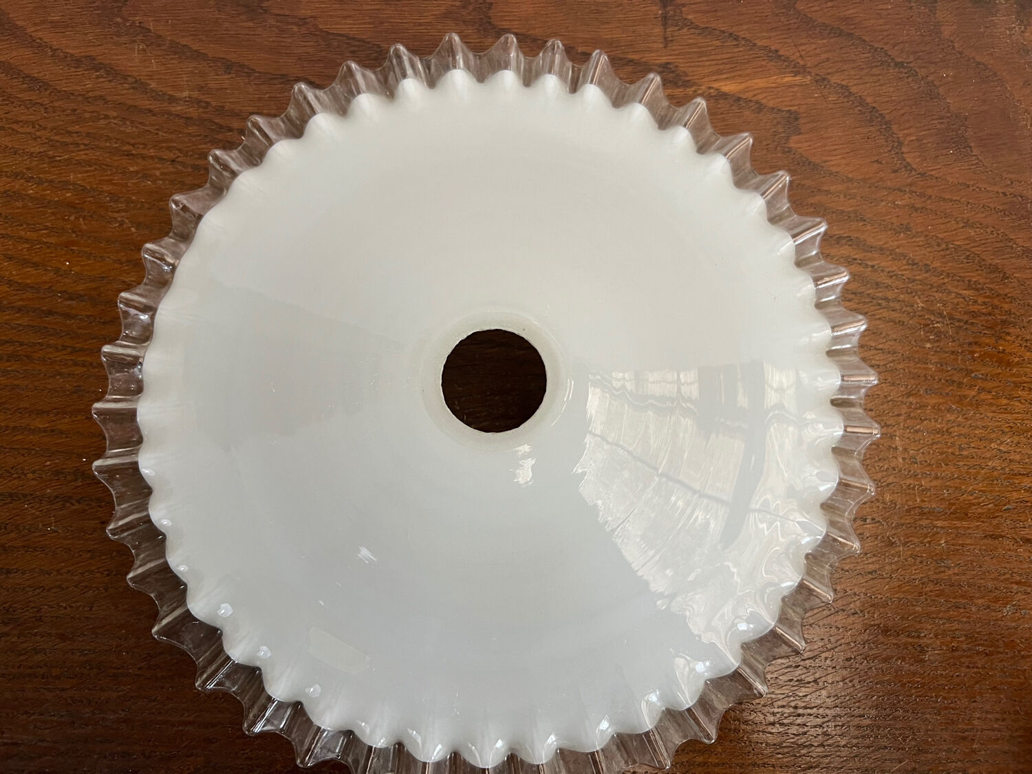 Opaline white vintage suspension