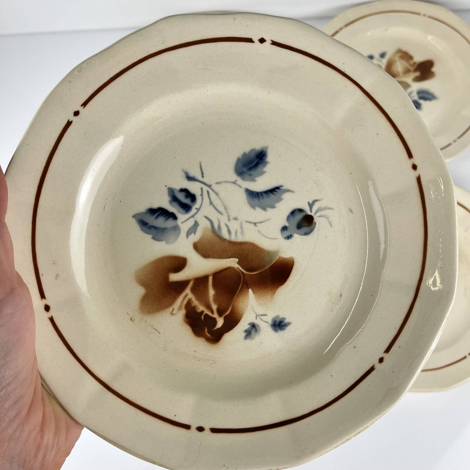 Set of 4 flat plates Sarreguemines flower pattern, first half of the 20th century.