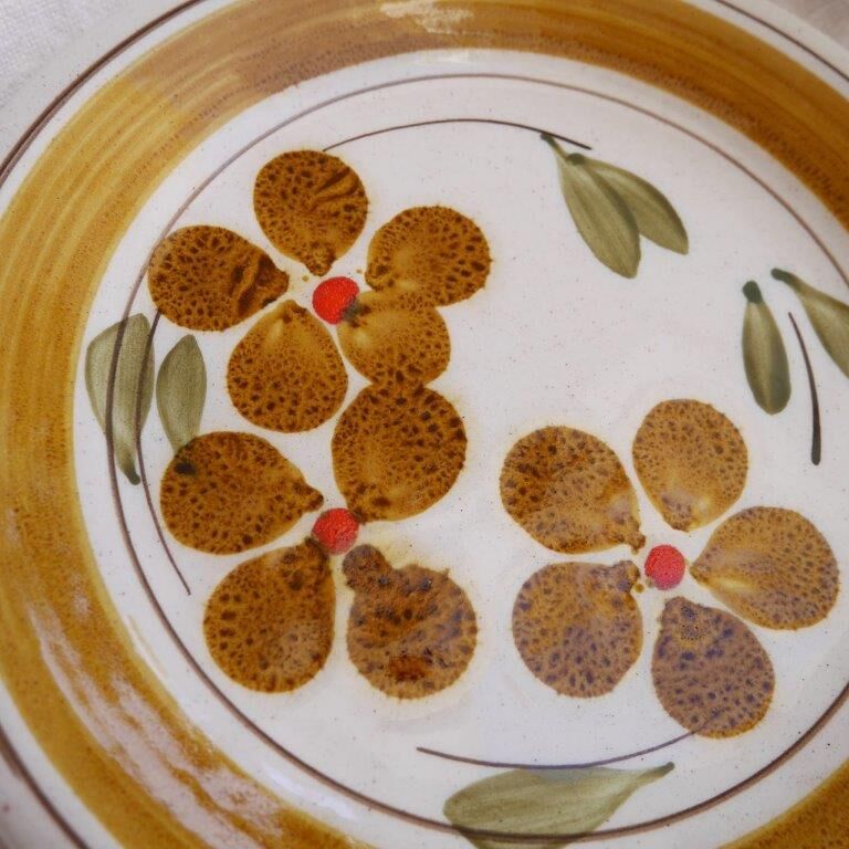 Set of 6 plates, Castellania, yellow flowers
