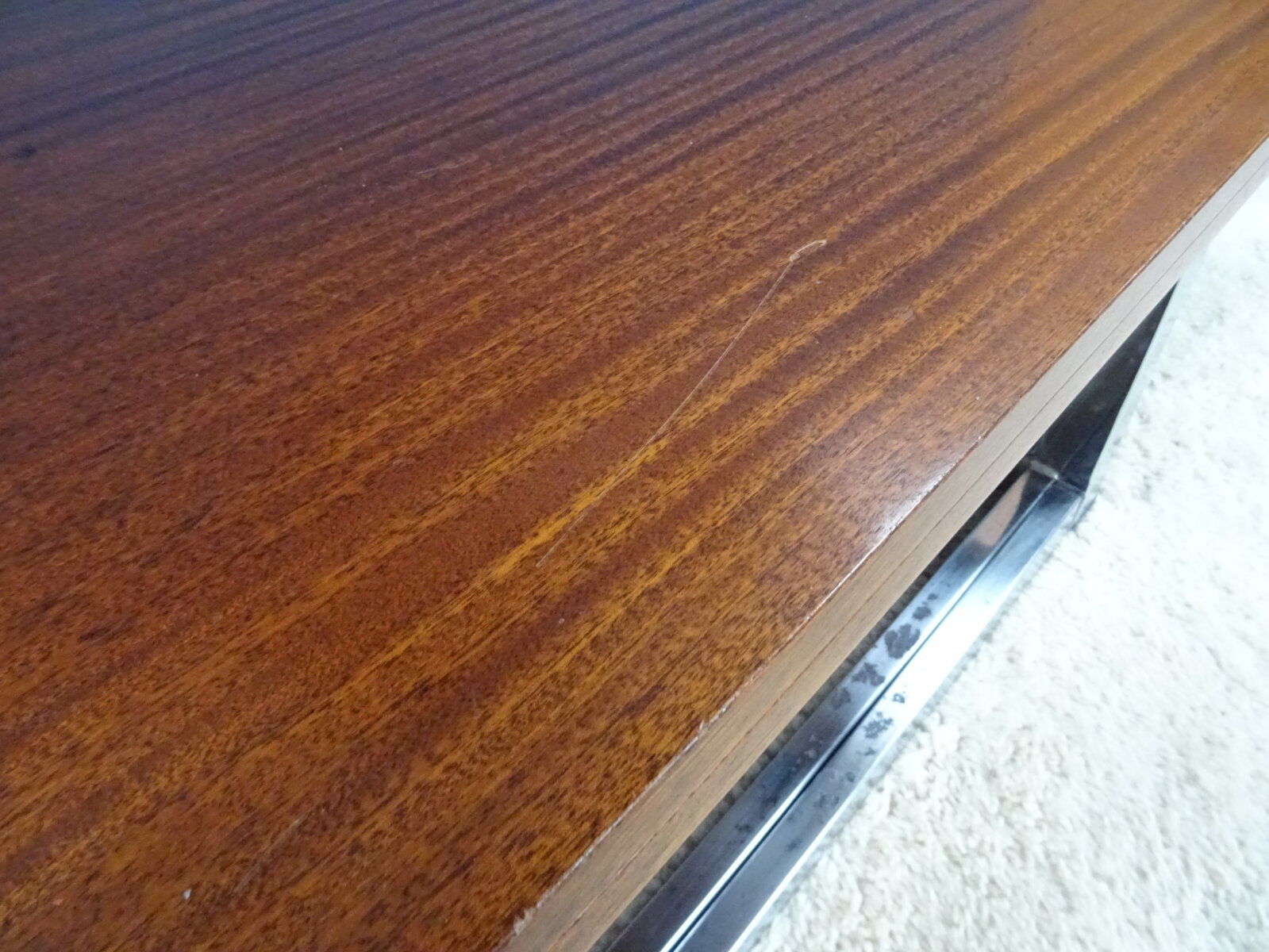 Extendable rise and fall table