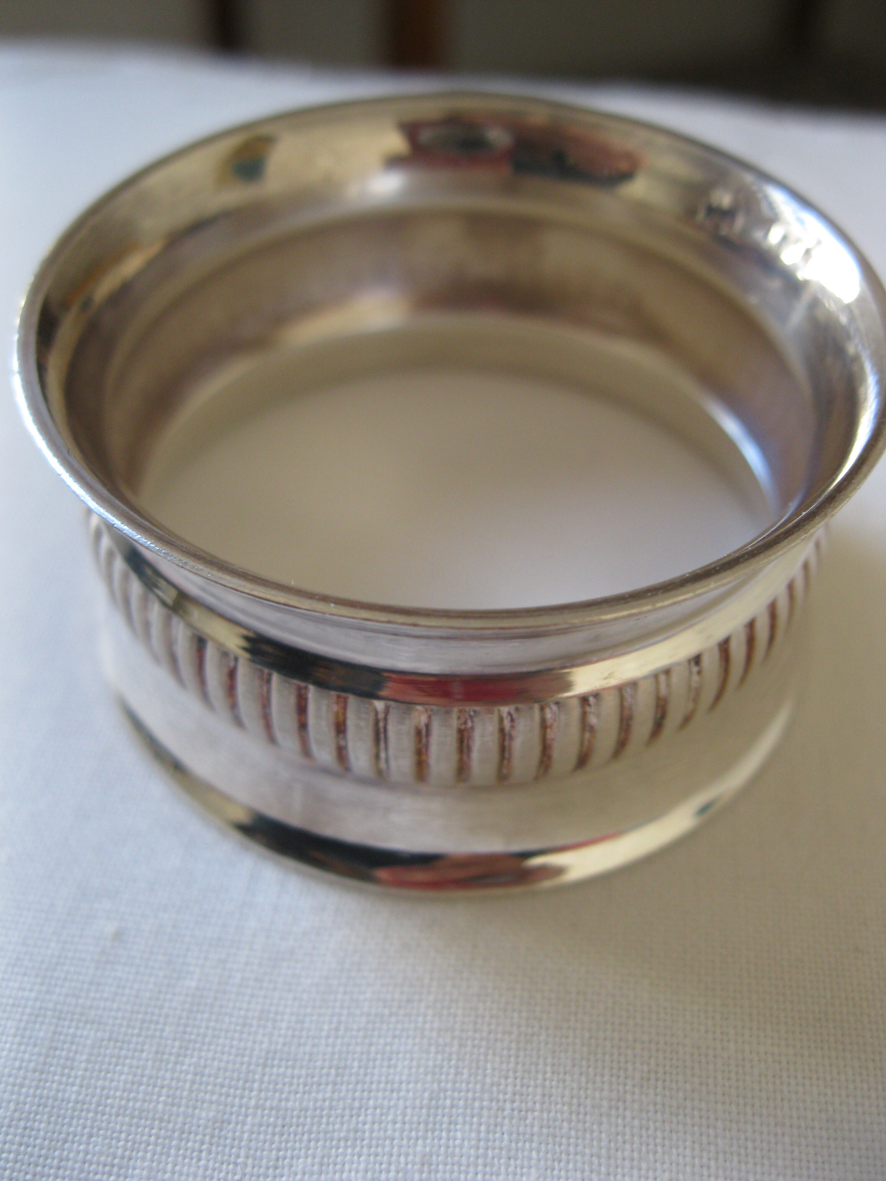 Silver metal towel round