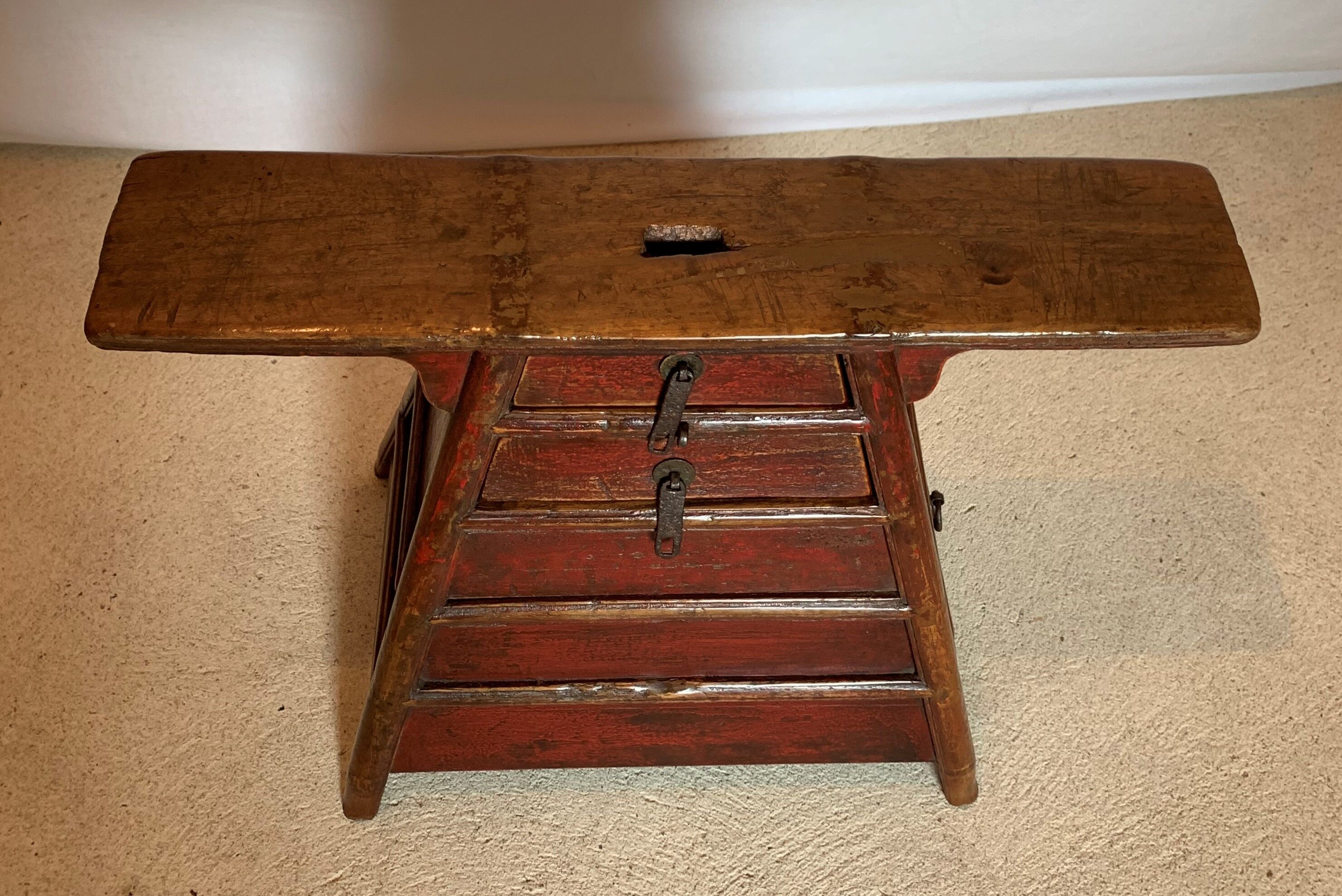 Chinese hairdresser's stool