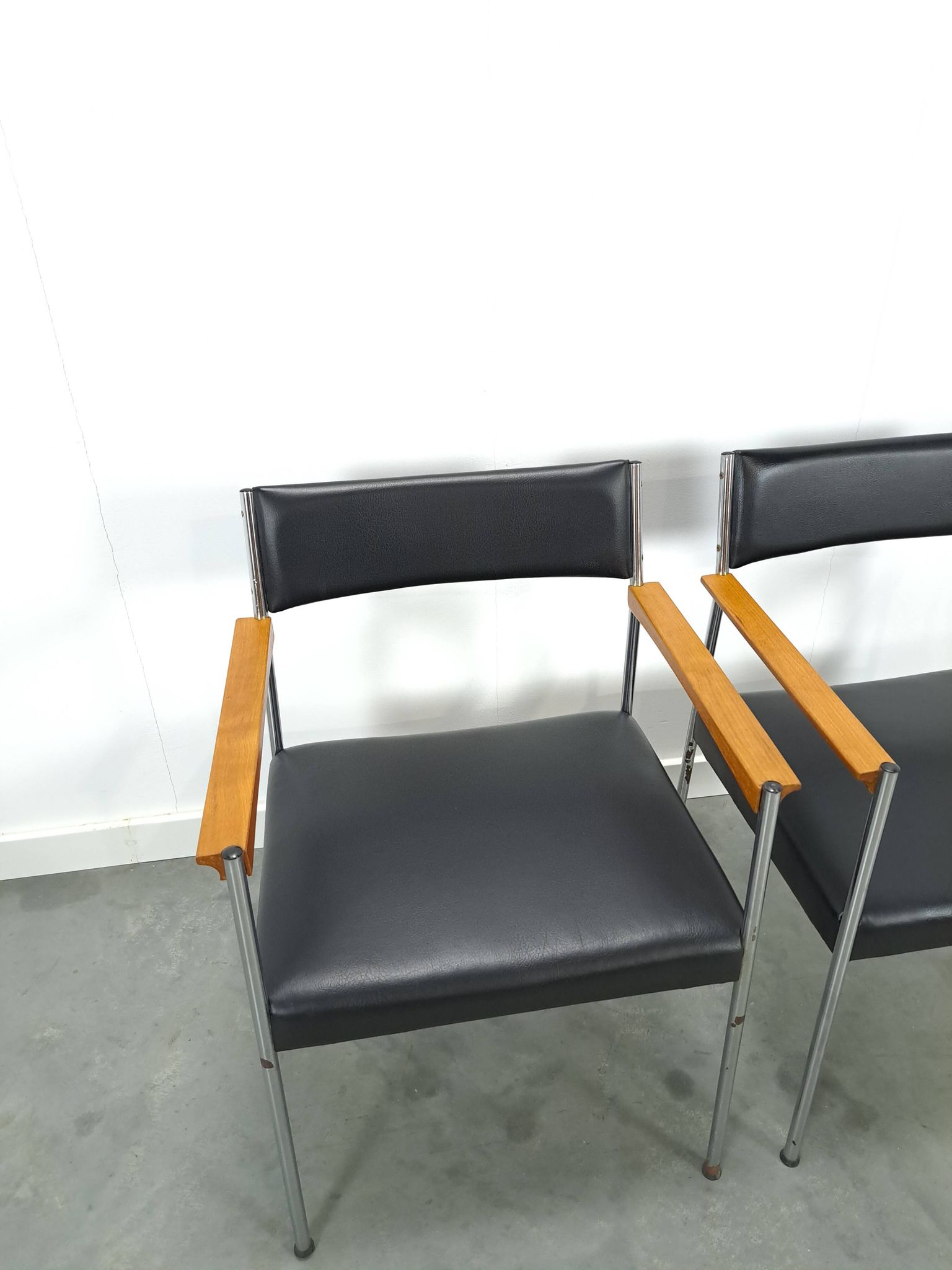 Chairs DDR with chrome base and black upholstery, dining chairs
