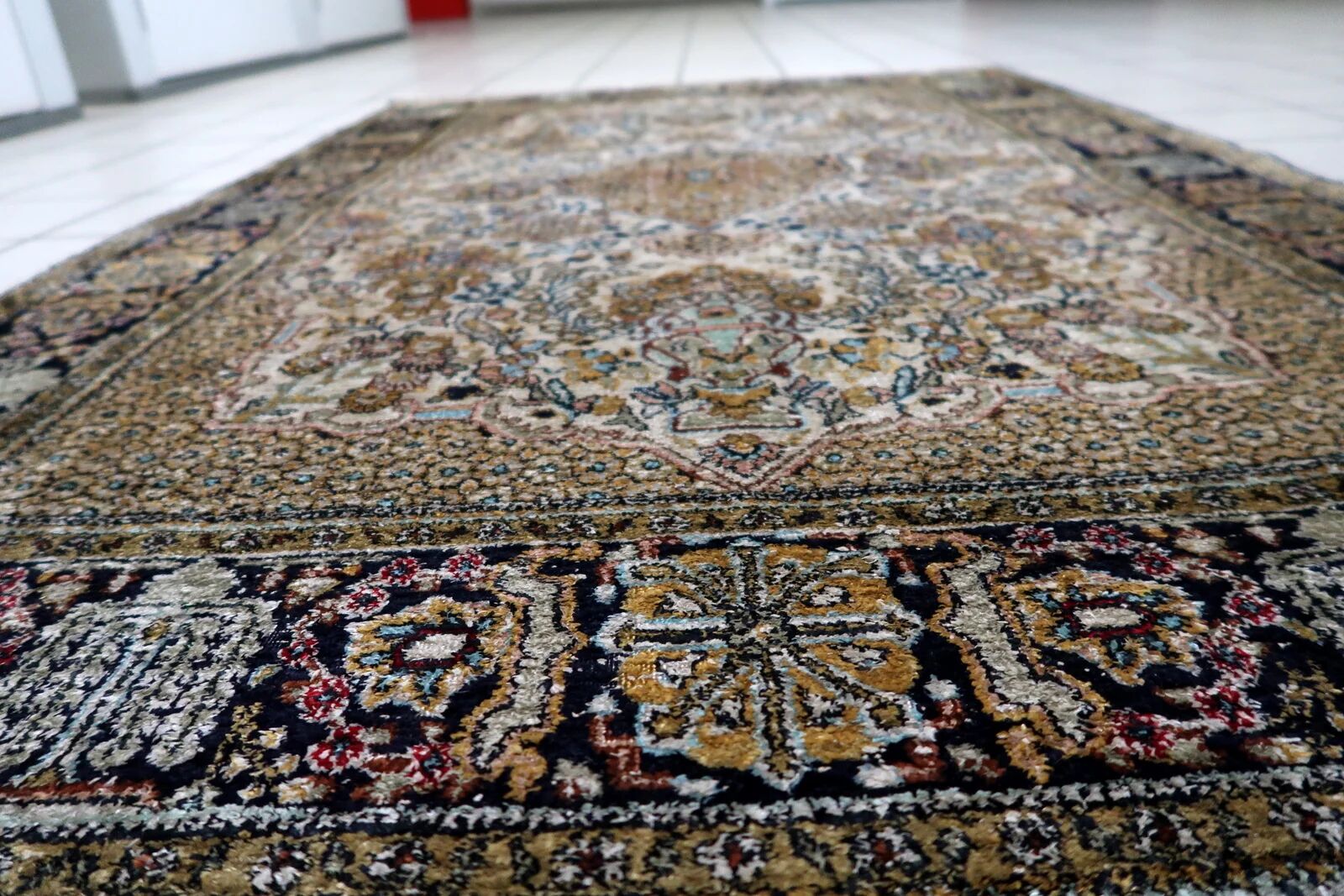 1950s Handmade Kashmir silk medallion rug, 109 × 165 cm - 1C1293