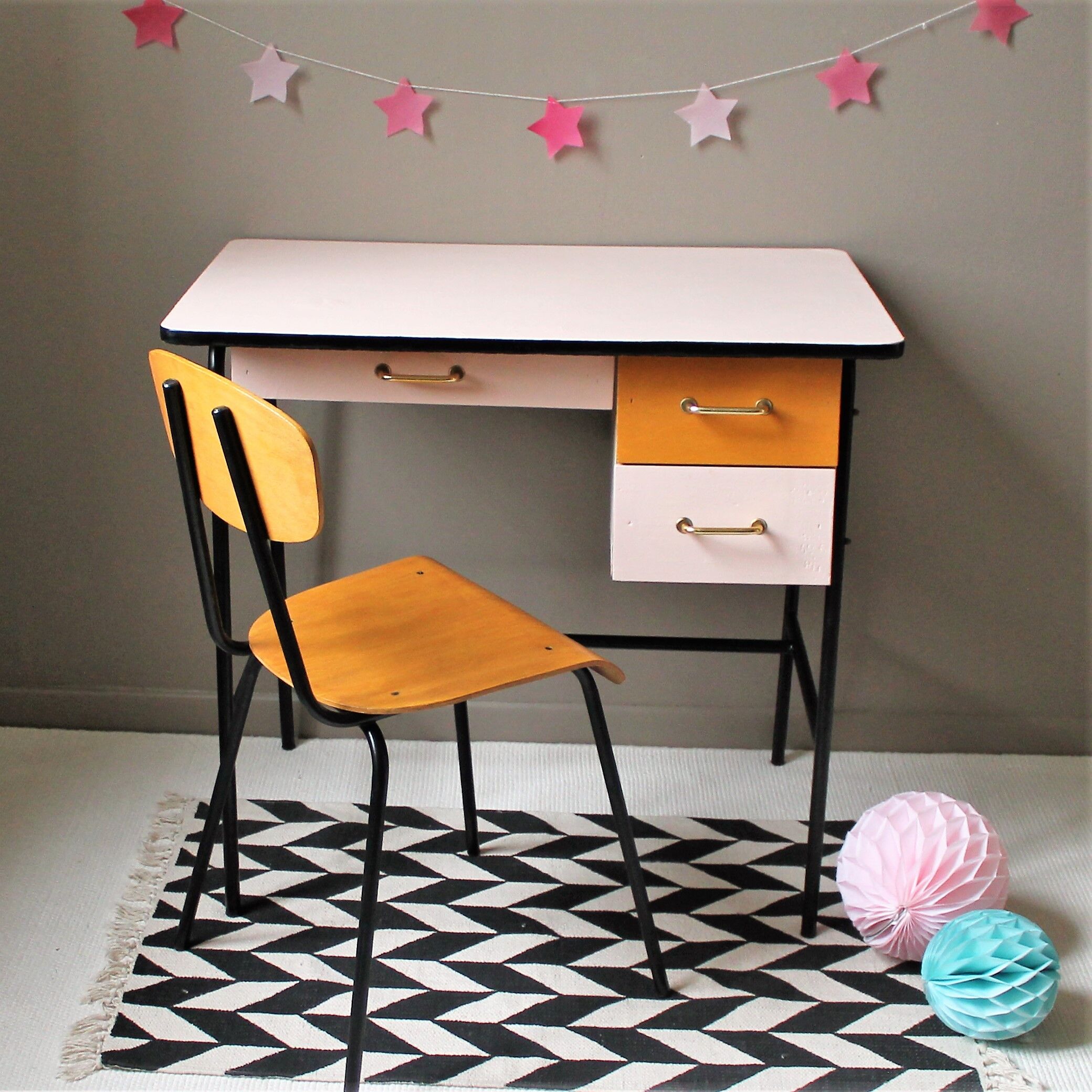 Bureau & chaise des années vintage