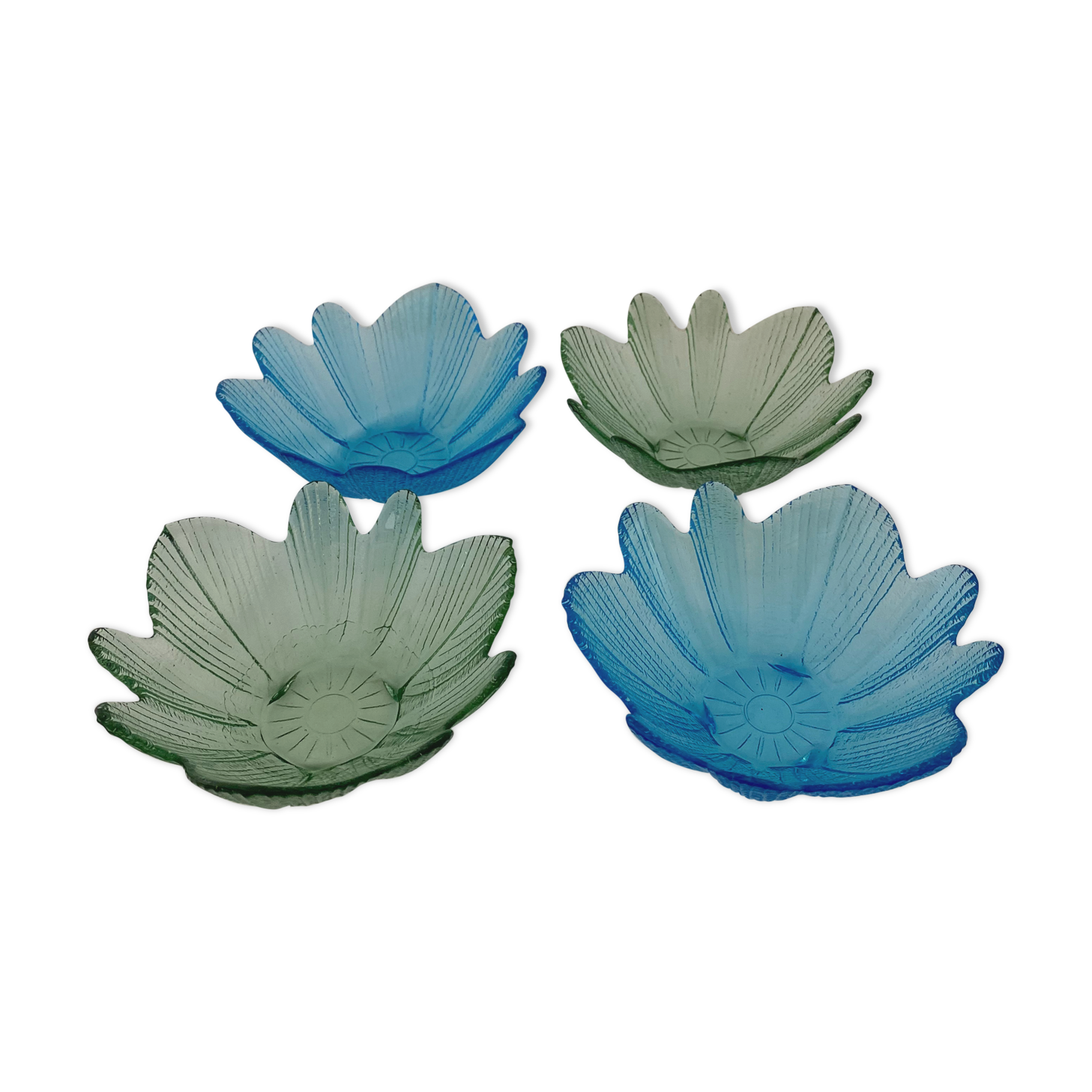 Lot of 4 glass cups in flower shape