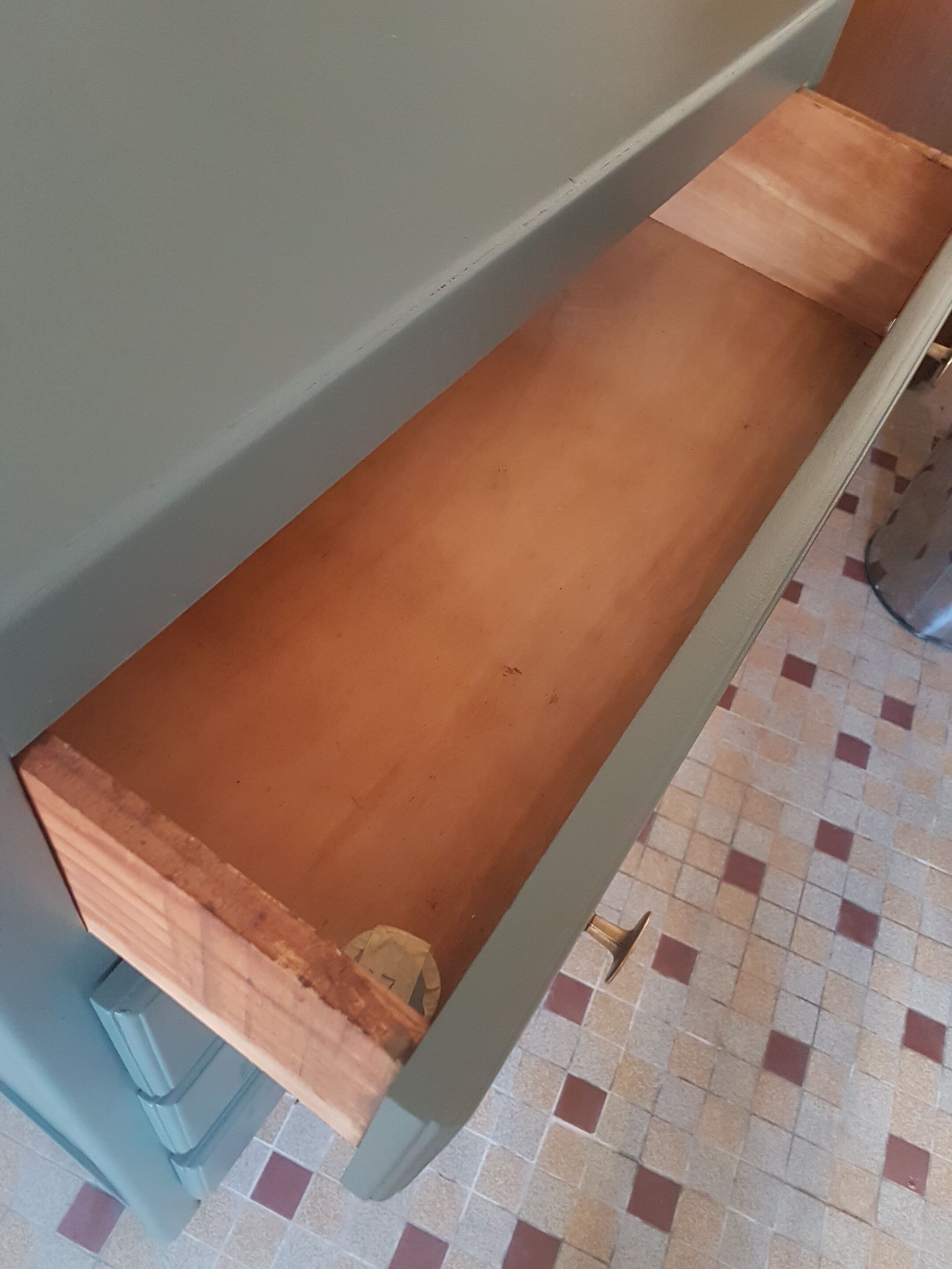 Khaki vintage dresser