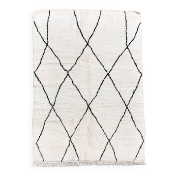 Beni Ouarain Moroccan Berber rug with black diamonds 2.36x1.65m