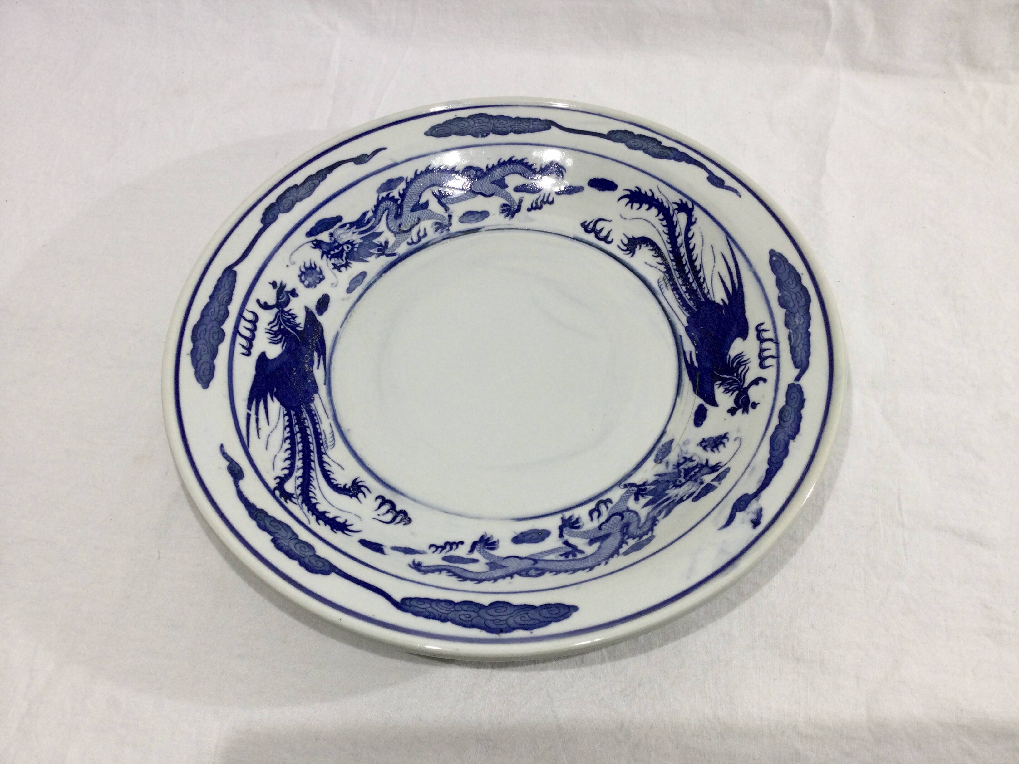 Large Chinese porcelain dish