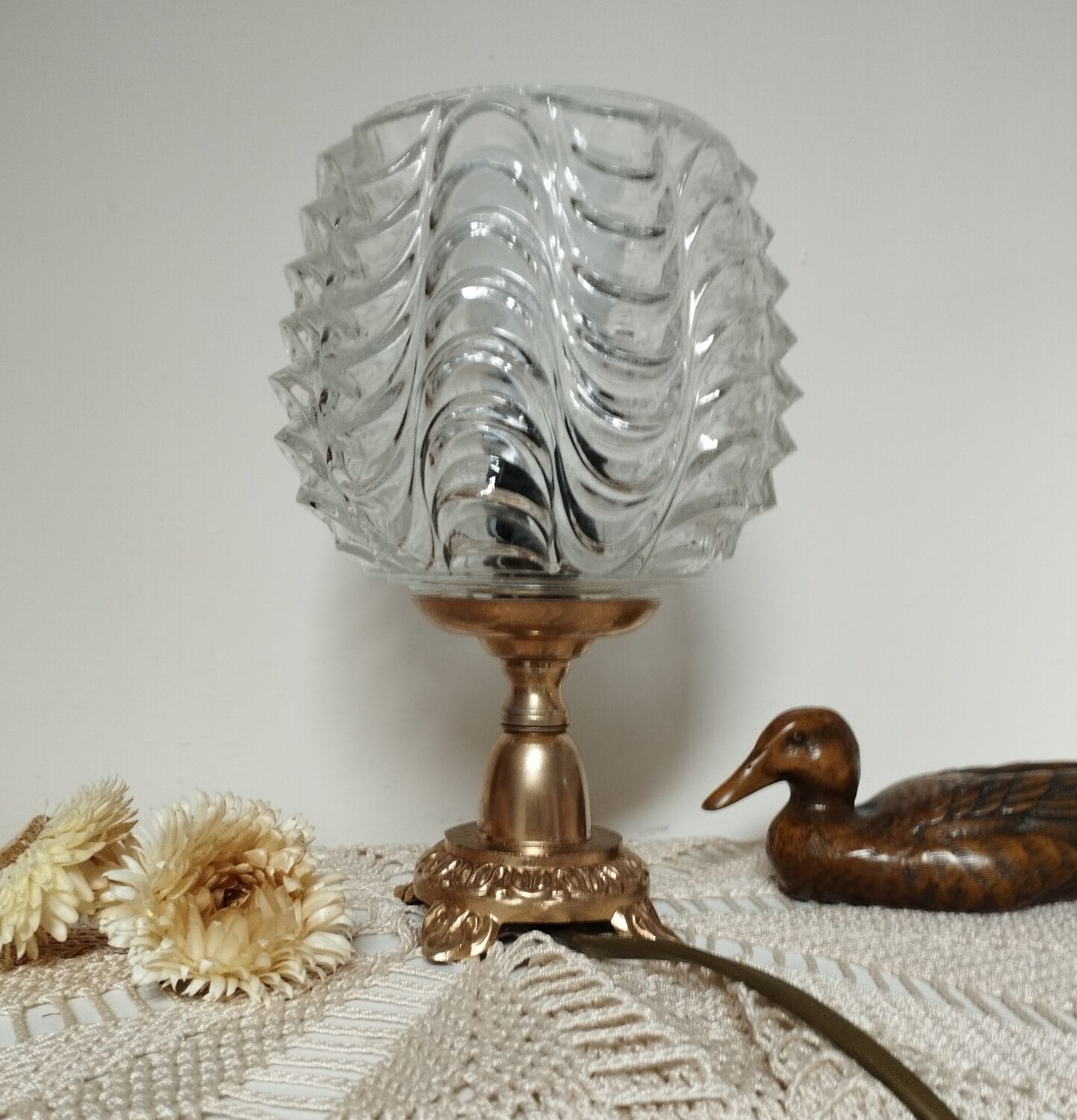 Golden metal foot lamp, twisted glass, vintage