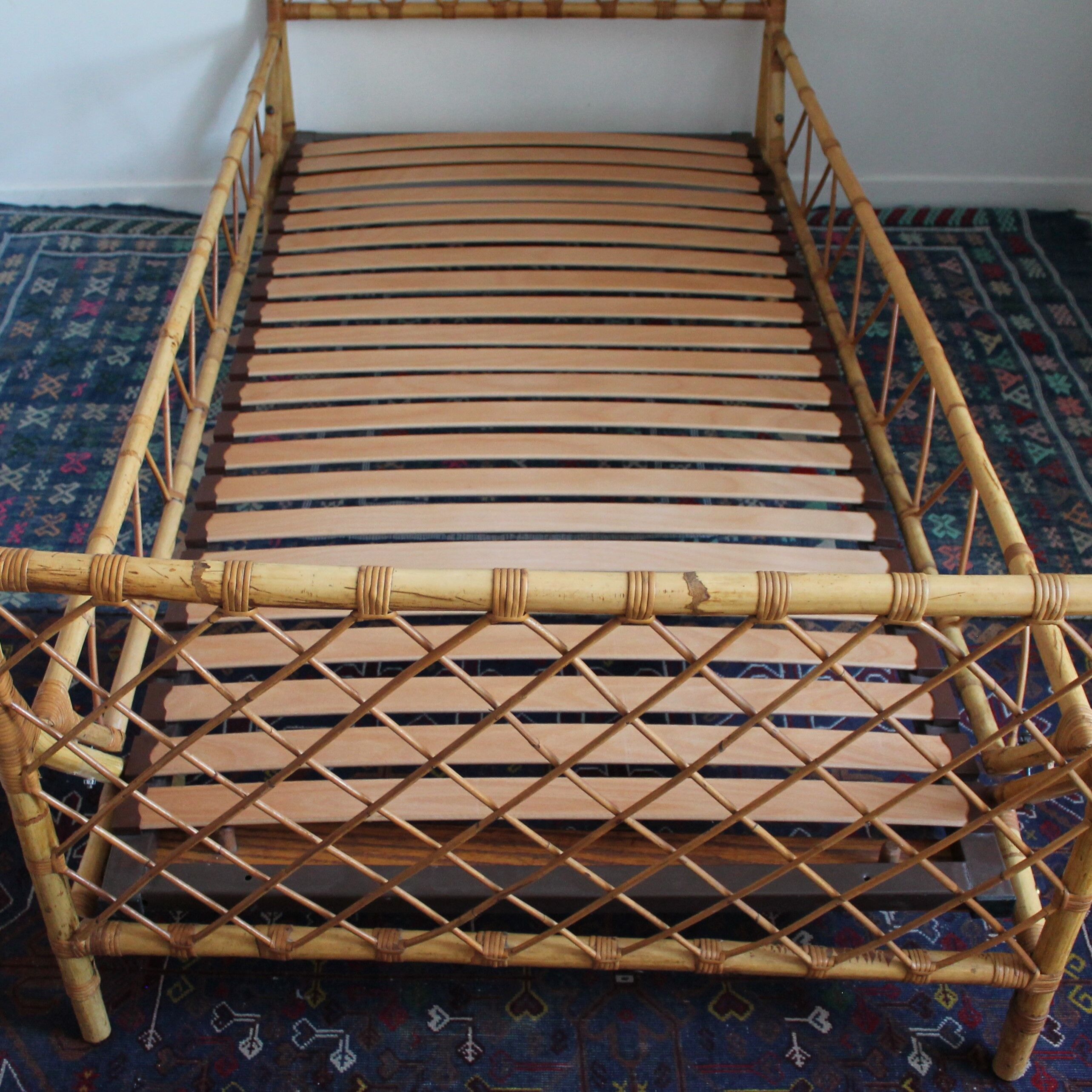 Vintage rattan bed for 1 person