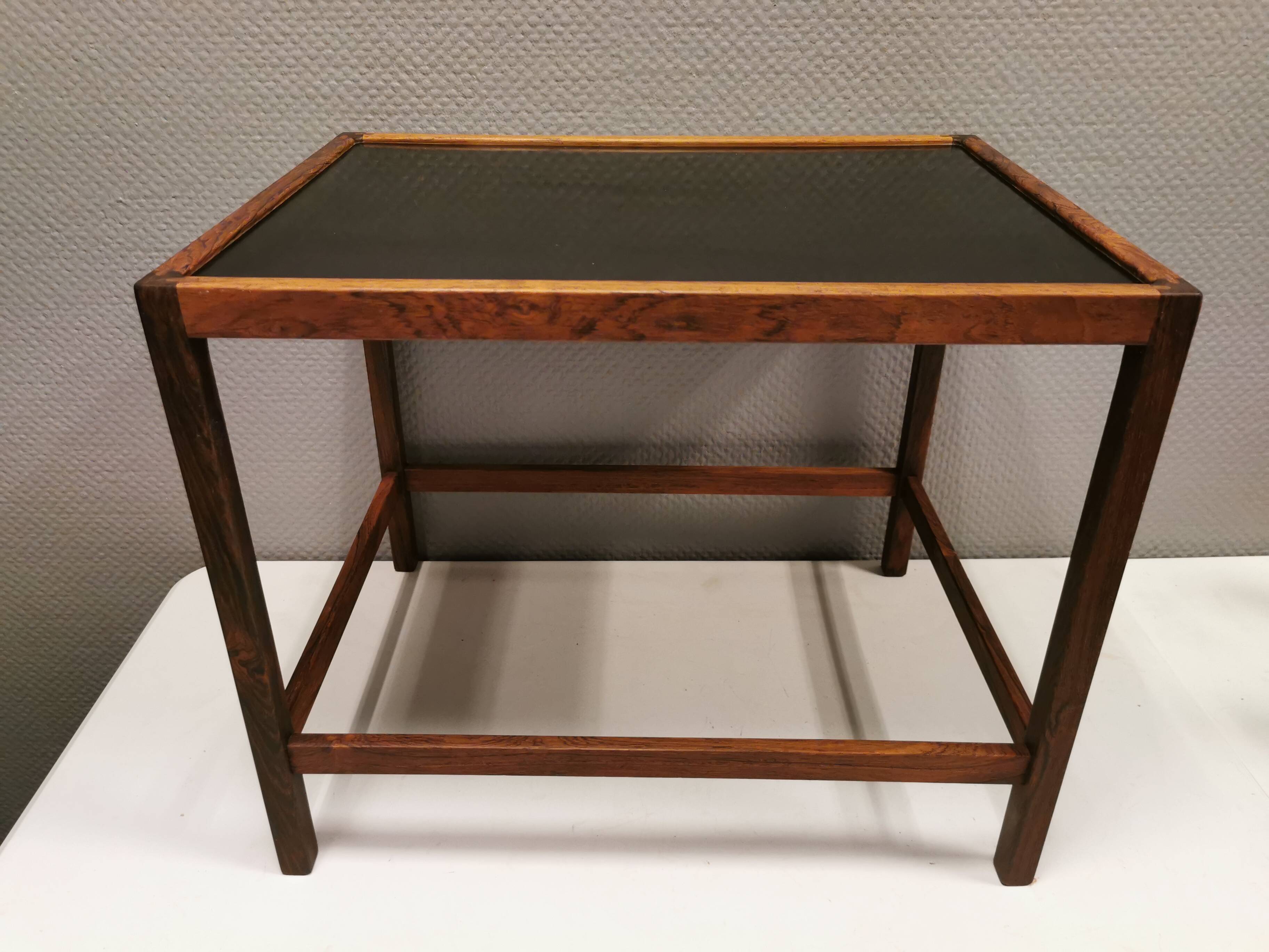 Smaller lamp/Side table of rosewood with black formica tabletop, designed by Kurt Østervig.