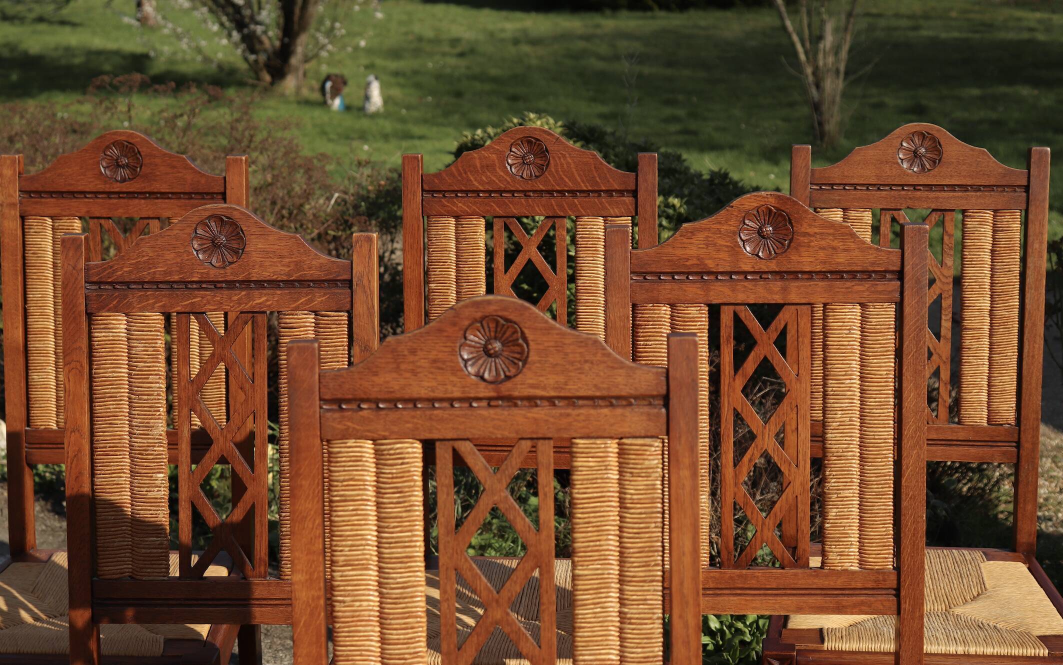 Lot 6 chaises vintage en bois paillées et sculptés
