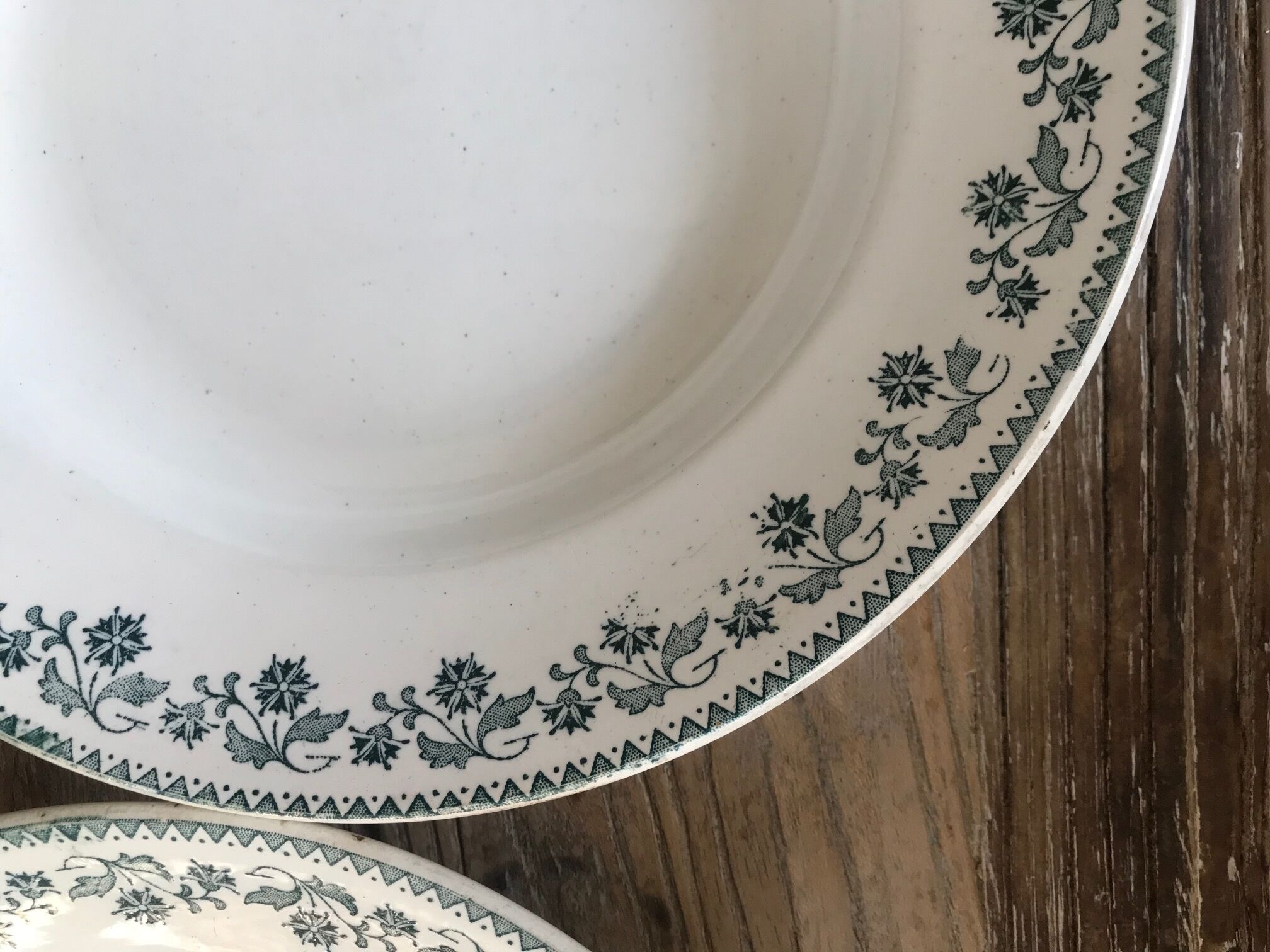 Set of 6 vintage pattern plates