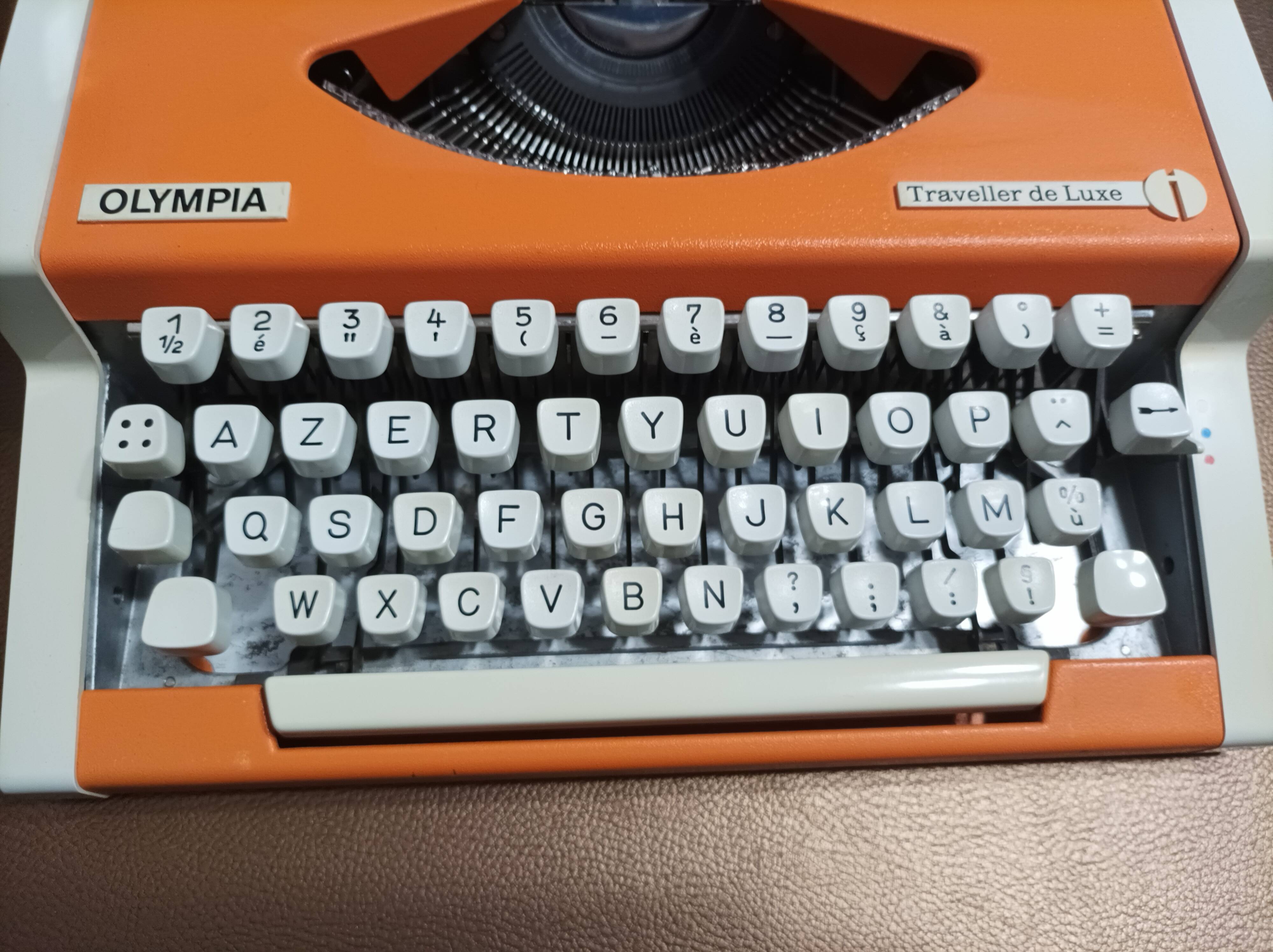 Olympia traveler de luxe orange typewriter serviced and new ribbon