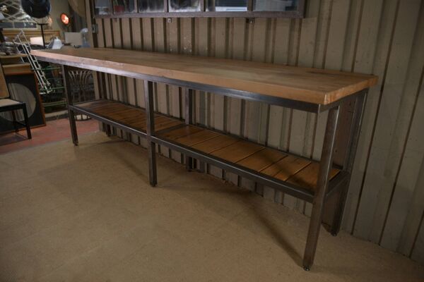 Grande Console industrielle en métal, 2 plateaux en chêne massif