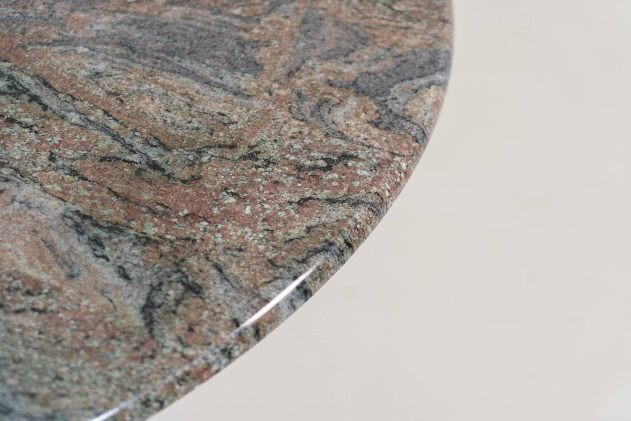 Dining table in solid Juparana granite