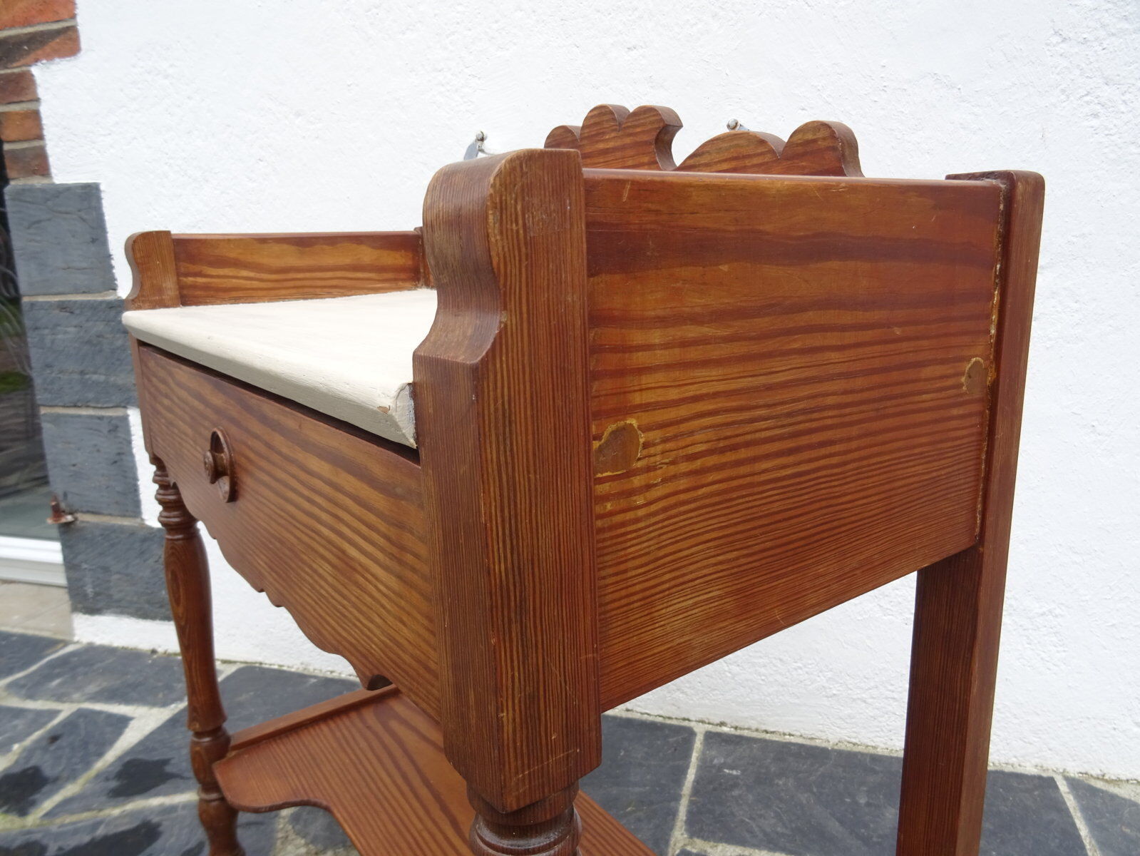 Table de toilette en pichepin