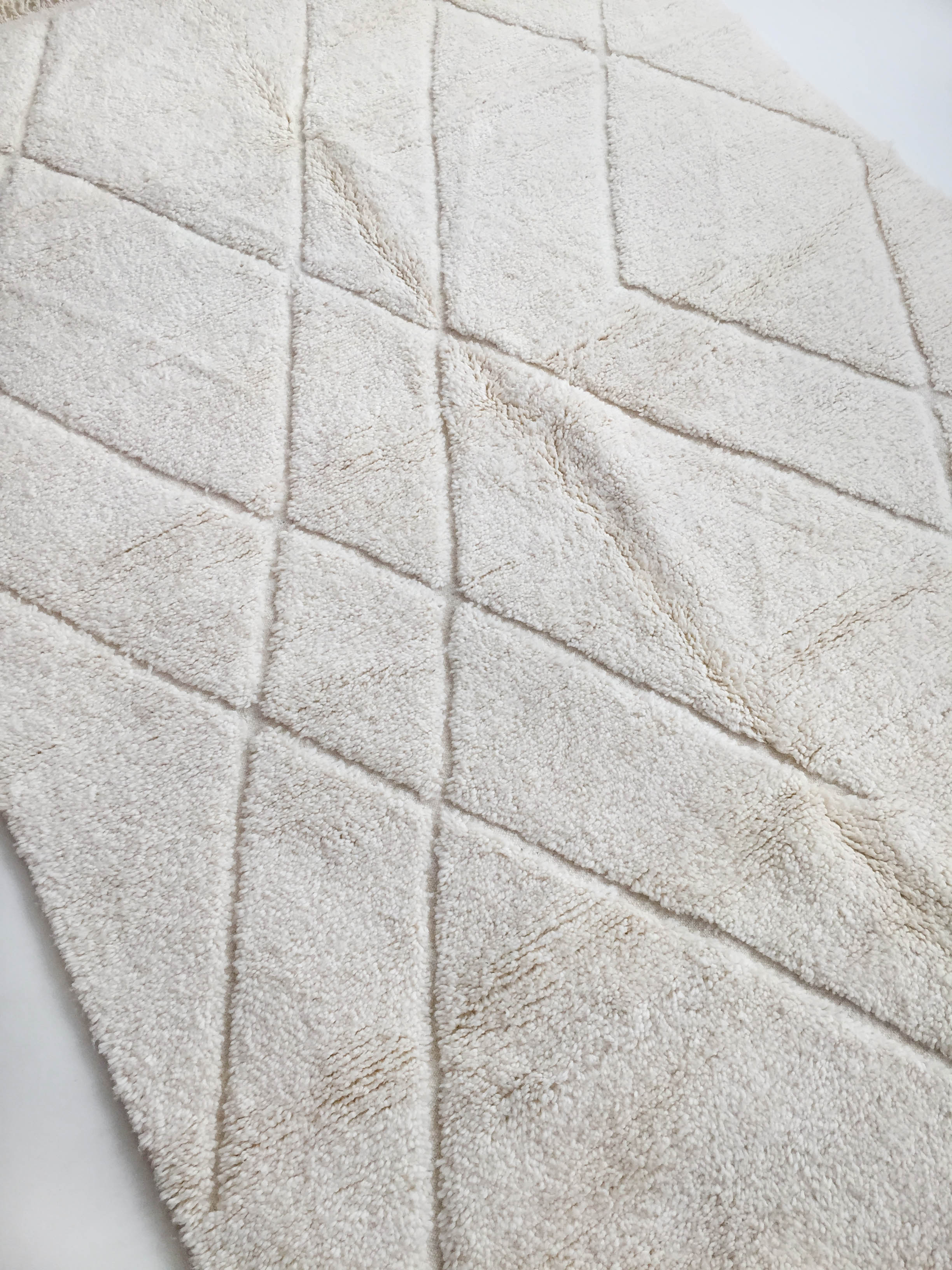 Moroccan Berber carpet blessed ouarain ecru plain with engraved diamonds 302x210cm