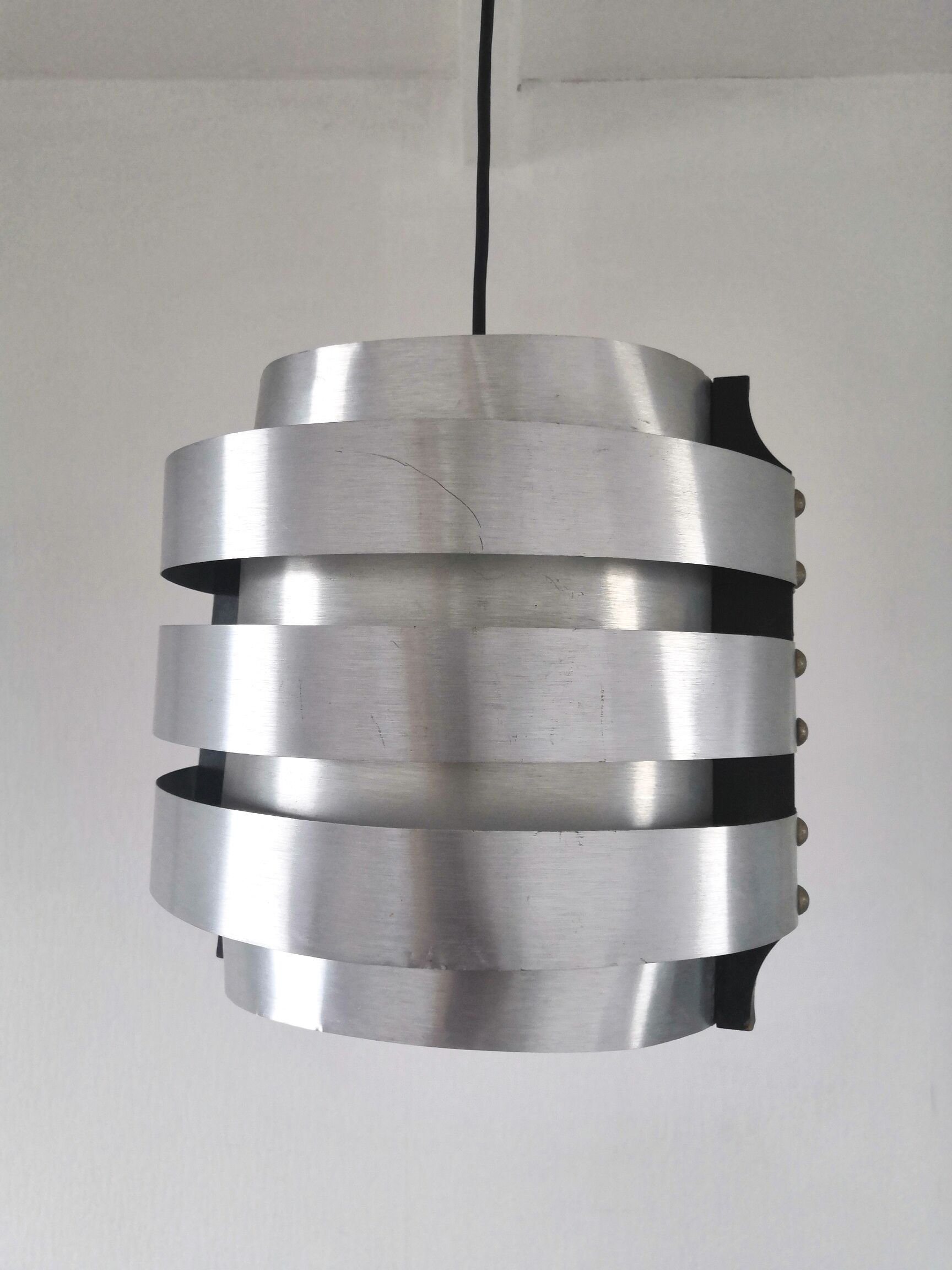 Suspension aluminum and wood design 70s