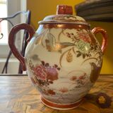 Lot of tea cups and Chinese porcelain pot