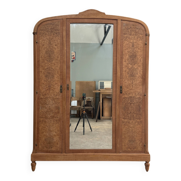Armoire Art Déco en érable moucheté, rénovée