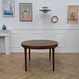 Round Scandinavian table with extensions