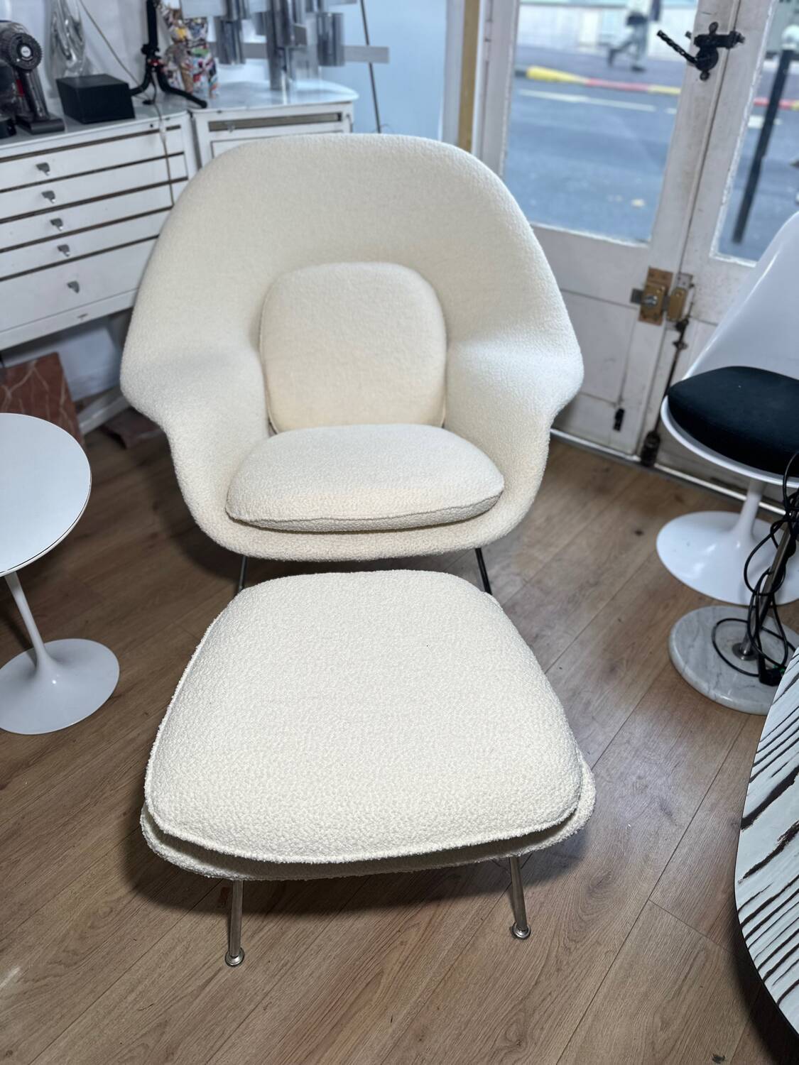 Womb Chair and Ottoman Eero Saarinen for Knoll