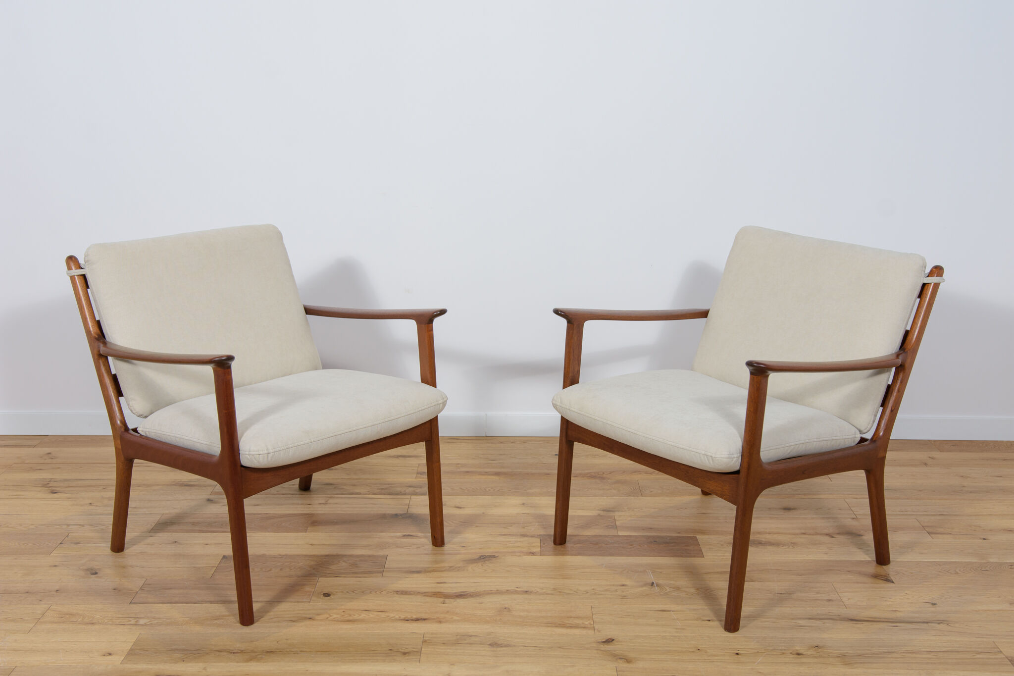 PJ112 Lounge Chairs by Ole Wanscher for Poul Jeppesens, 1960s, Set of 2