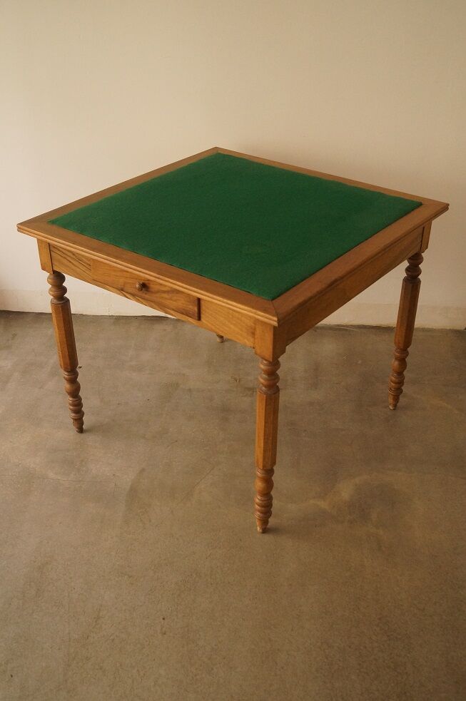 Game table in walnut 1900
