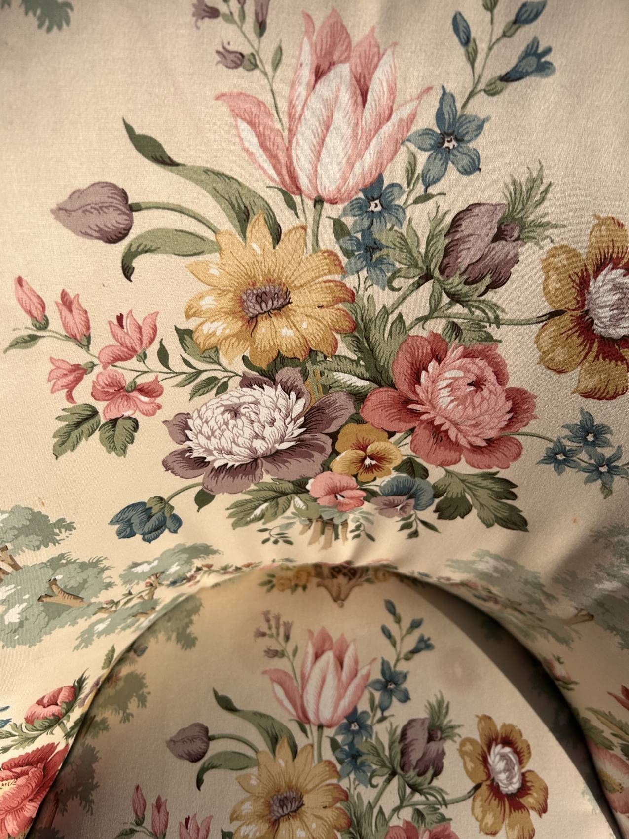 Fauteuil crapaud ancien à fleurs
