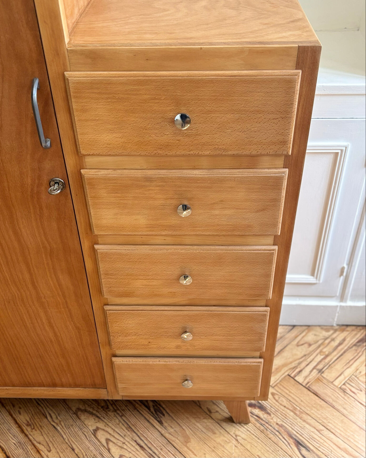 Armoire asymétrique vintage