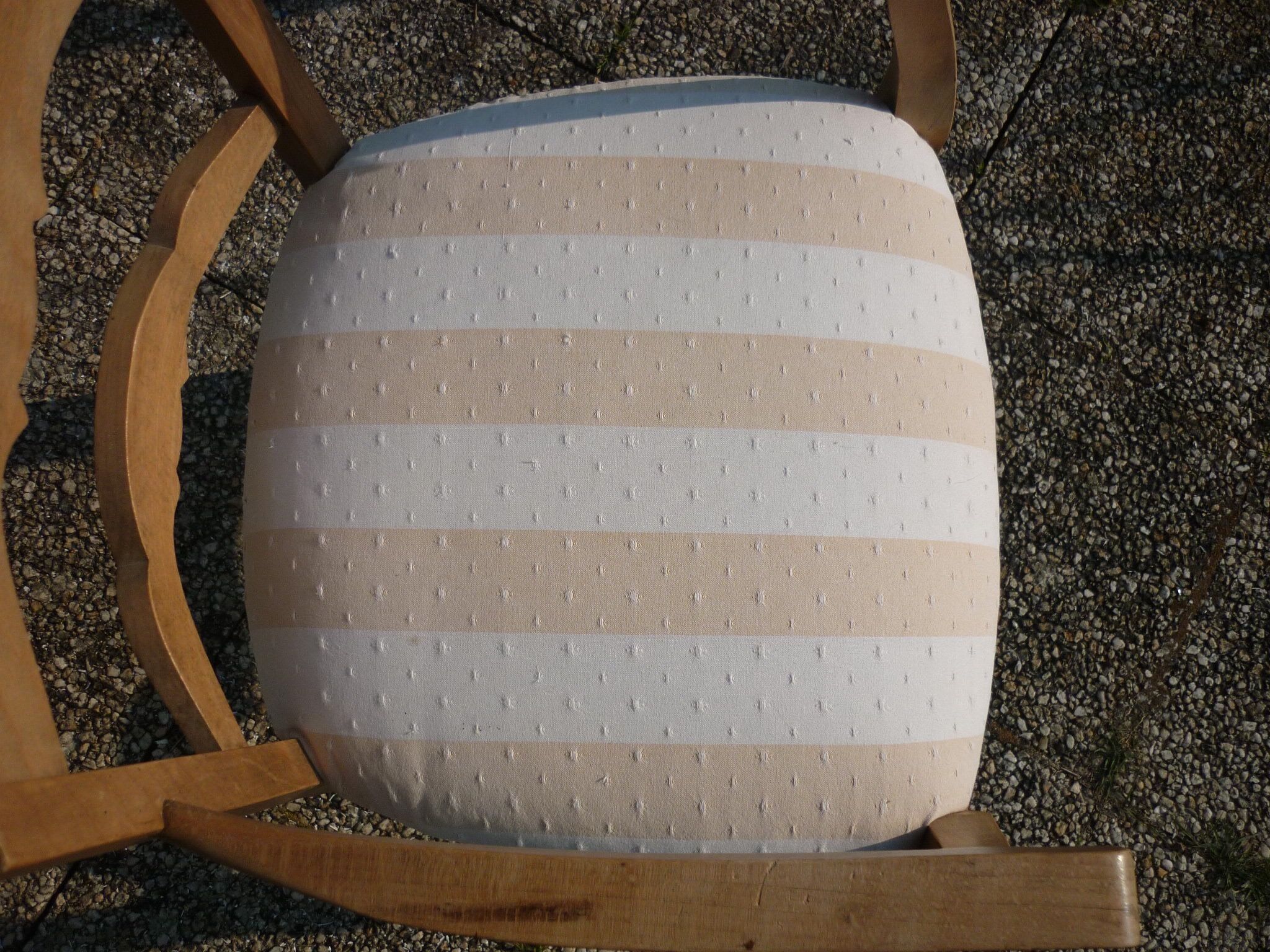 Low back armrest chair