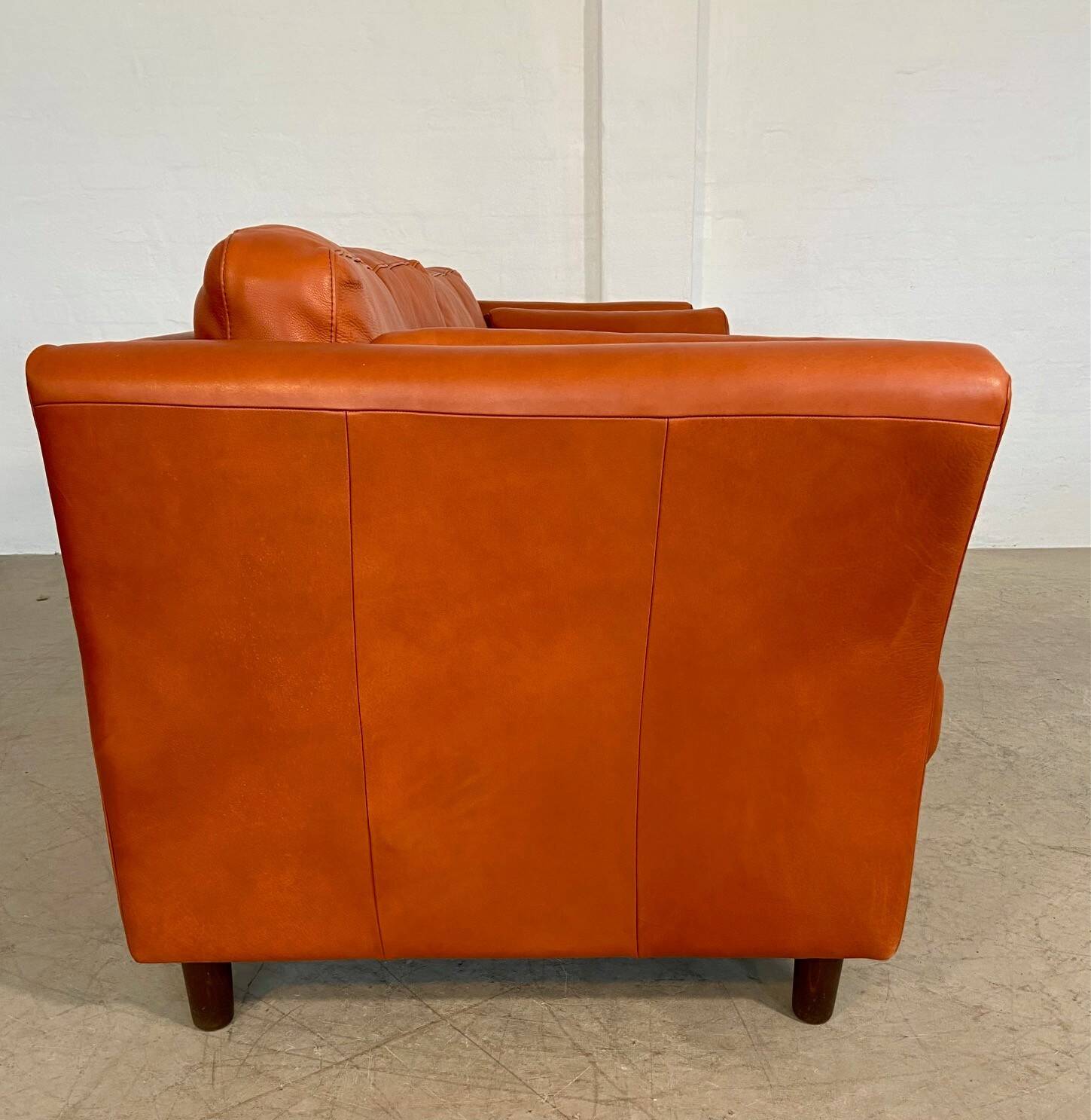 Canapé en cuir cognac vintage rétro pour 3 personnes danois