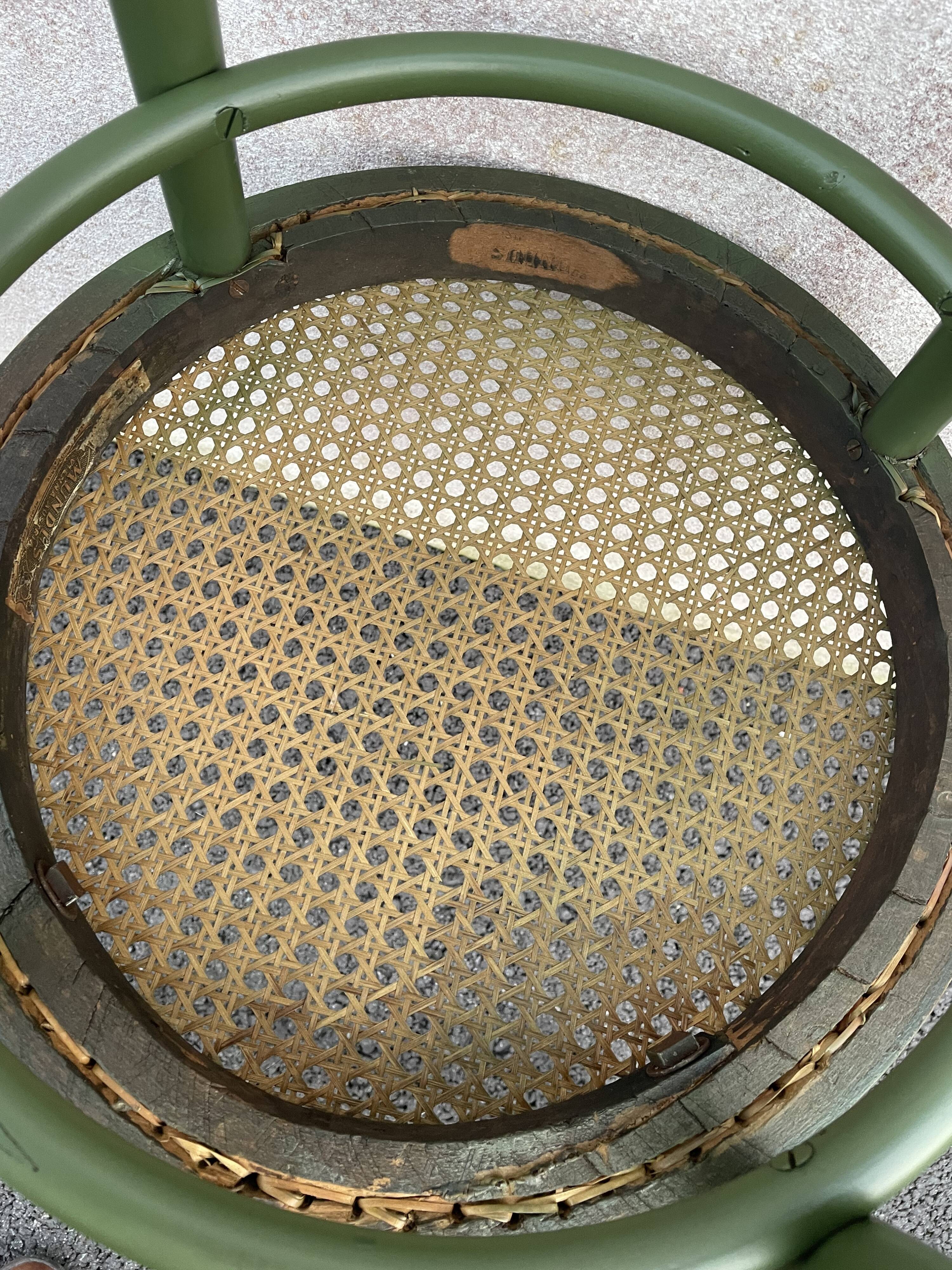 Mundus label canned chair