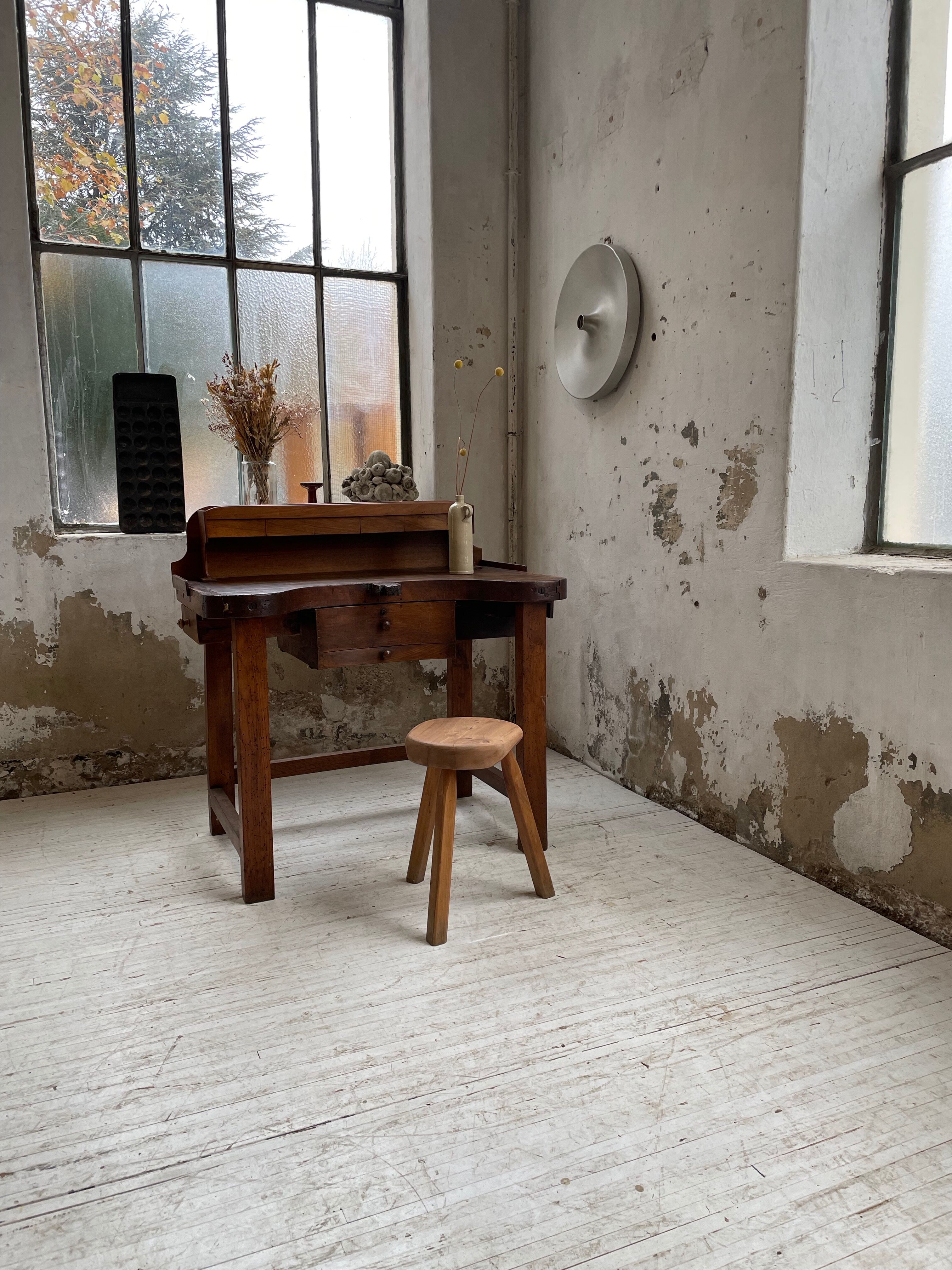 Establishment of jeweler XIXth oak