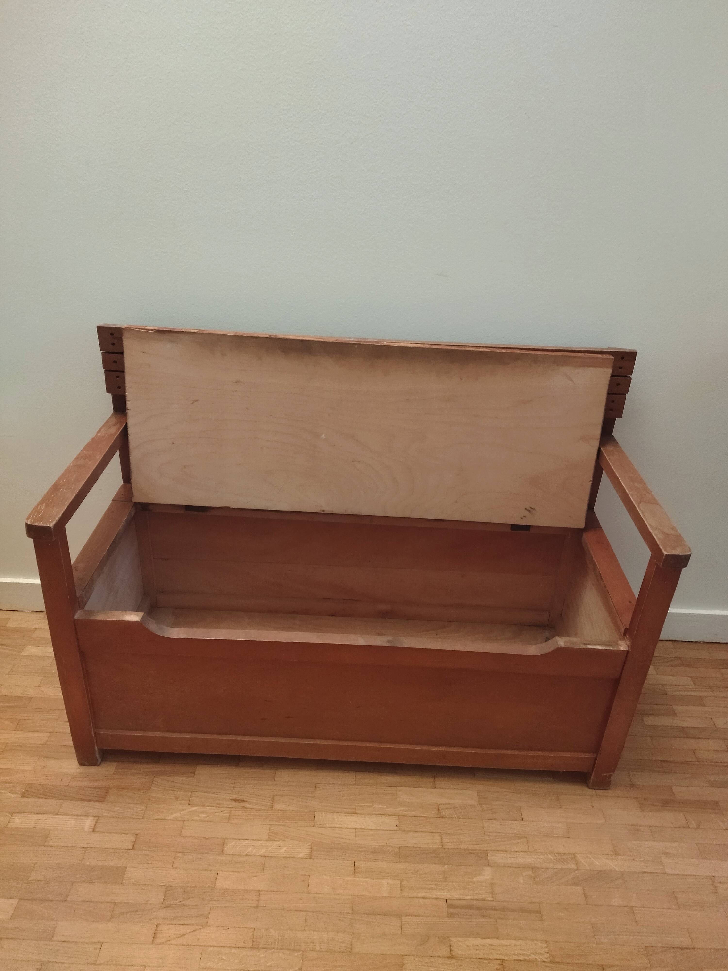 Vintage chest bench with backrest and armrests