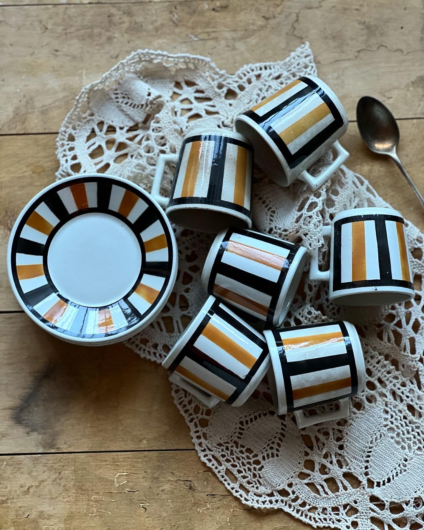 Art deco coffee cups K and G Lunéville