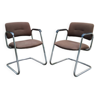 Paire de fauteuils cantilever Strafor