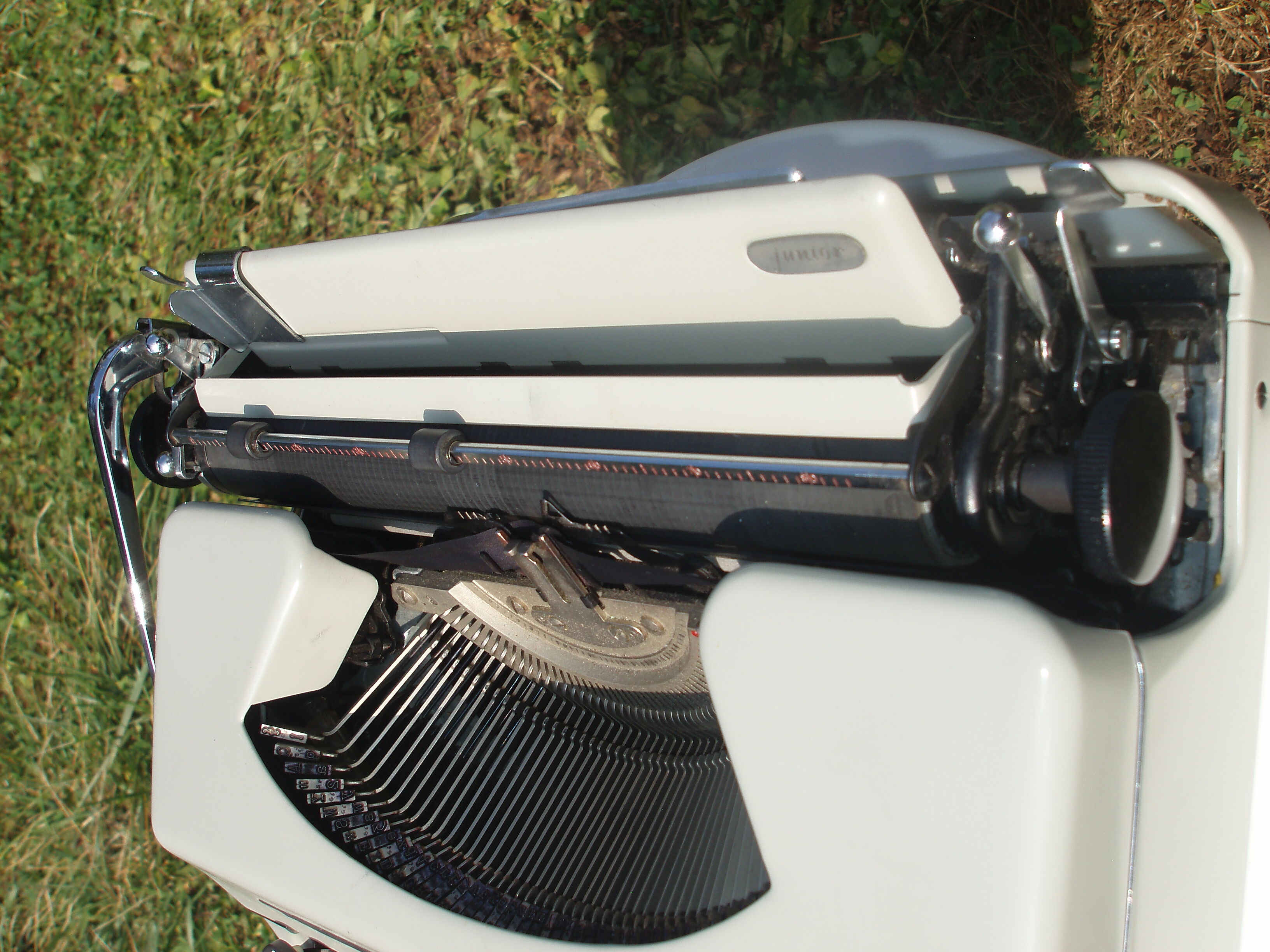 Typewriter complete swissa revised with his bag and his directions