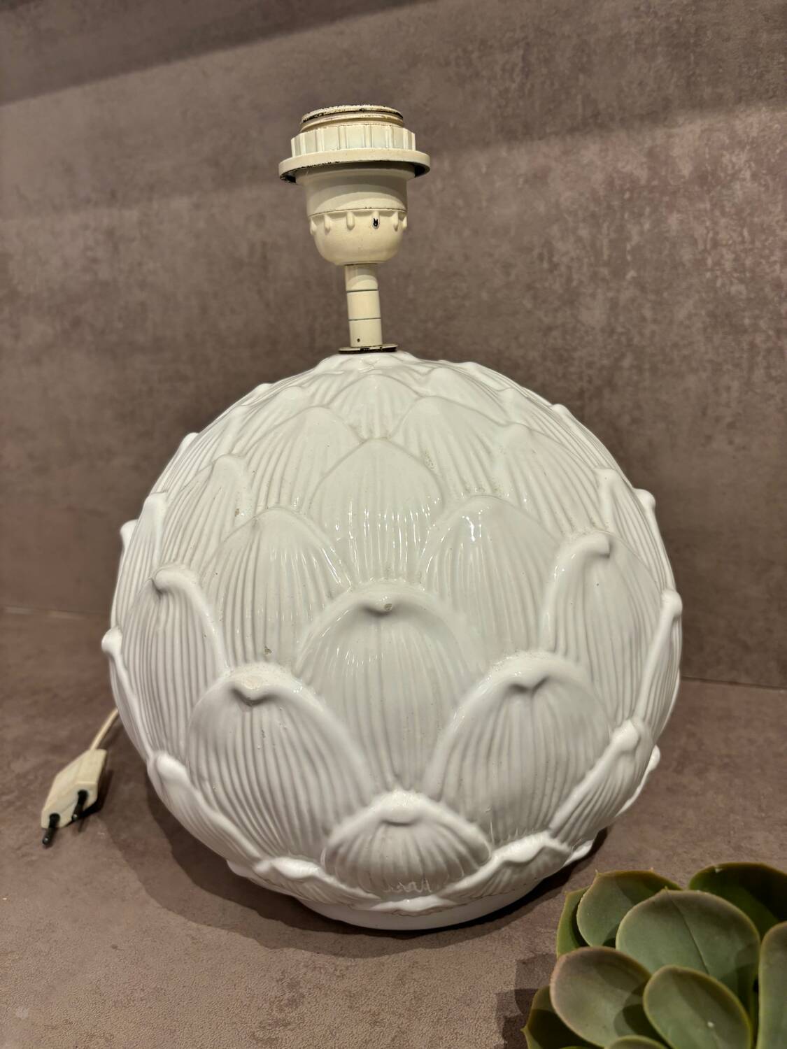 Vintage artichoke lamp